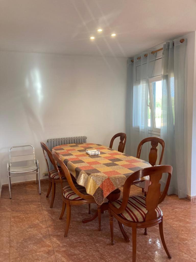 GRANDIOSO CHALET EN CASTELL DE POBLA MONTORNES