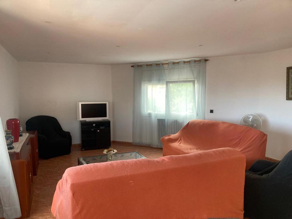 GRANDIOSO CHALET EN CASTELL DE POBLA MONTORNES