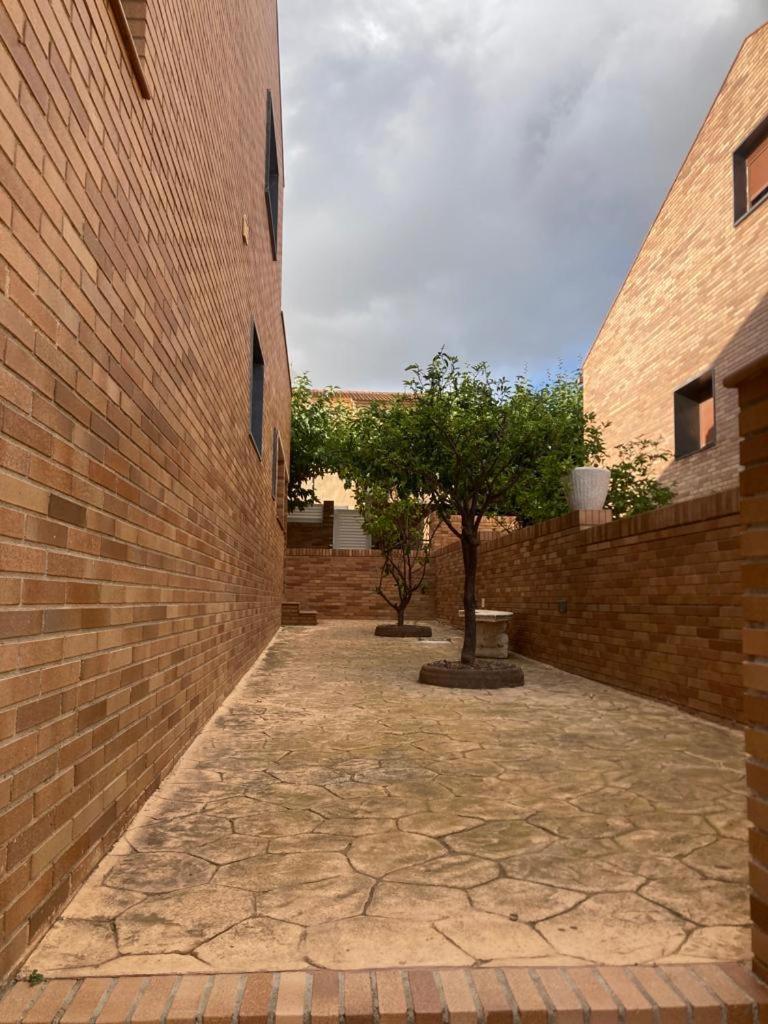 GRANDIOSO CHALET EN CASTELL DE POBLA MONTORNES