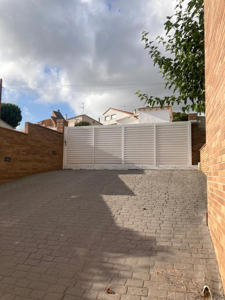 GRANDIOSO CHALET EN CASTELL DE POBLA MONTORNES
