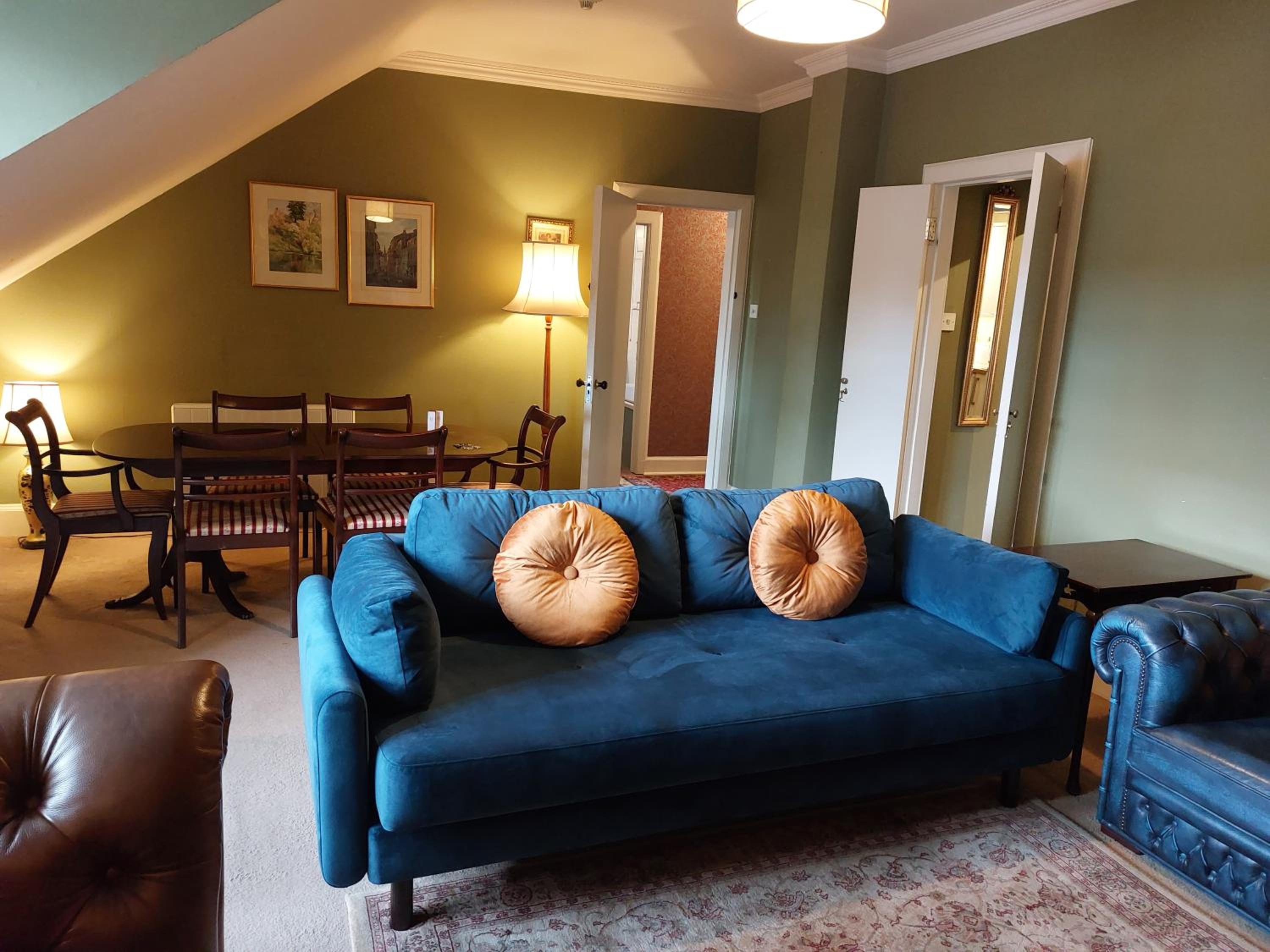 Stunning 5BR Royal Mile Penthouse