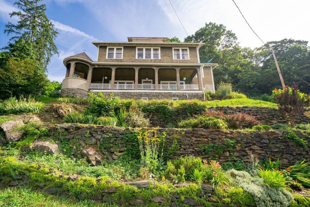 Historic Marshall Inn Private Rental next to downtown