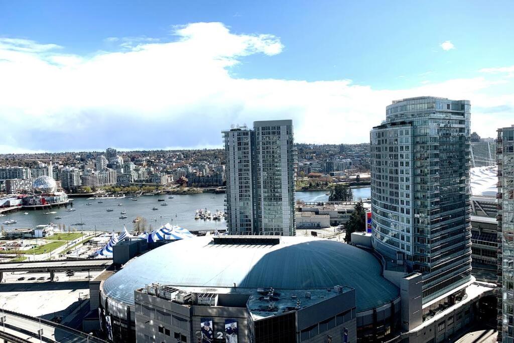 Hotel Downtown 3br/2ba+views+skytrain+free Parking