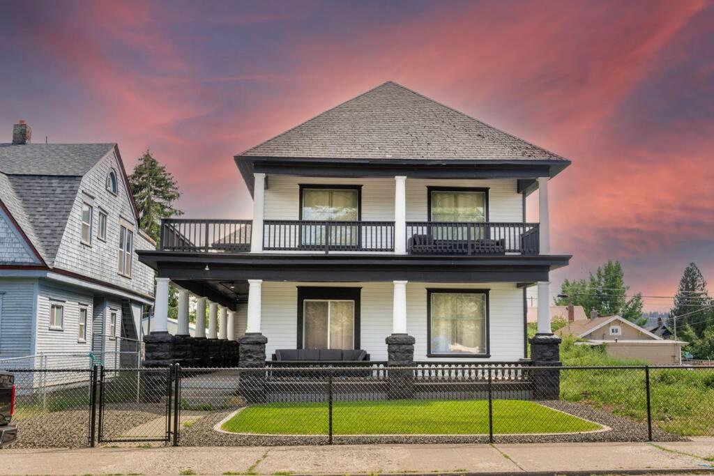 Hotel Historic 2 KING BED 1 Bath Near Downtown Spokane - Image 1