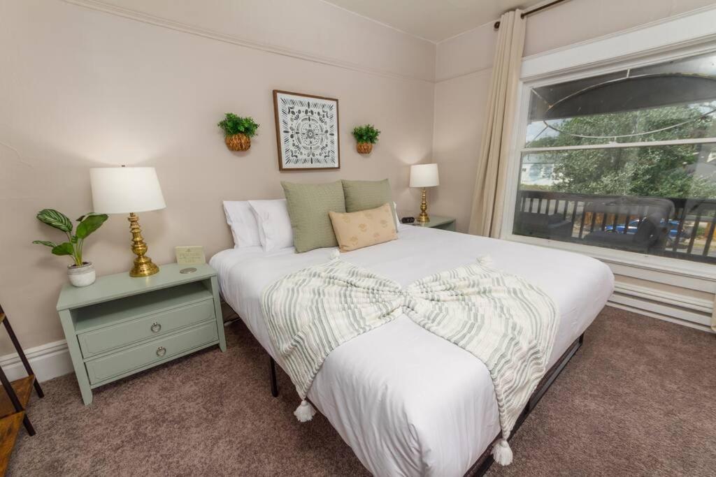 Historic 2 KING BED 1 Bath Near Downtown Spokane view 2