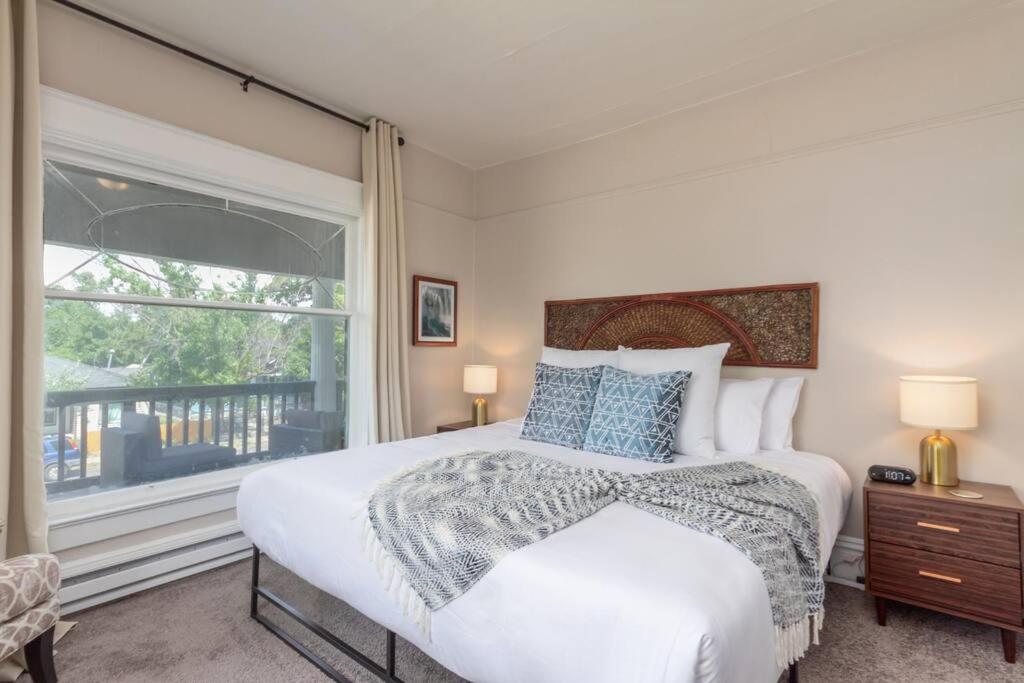 Historic 2 KING BED 1 Bath Near Downtown Spokane view 3