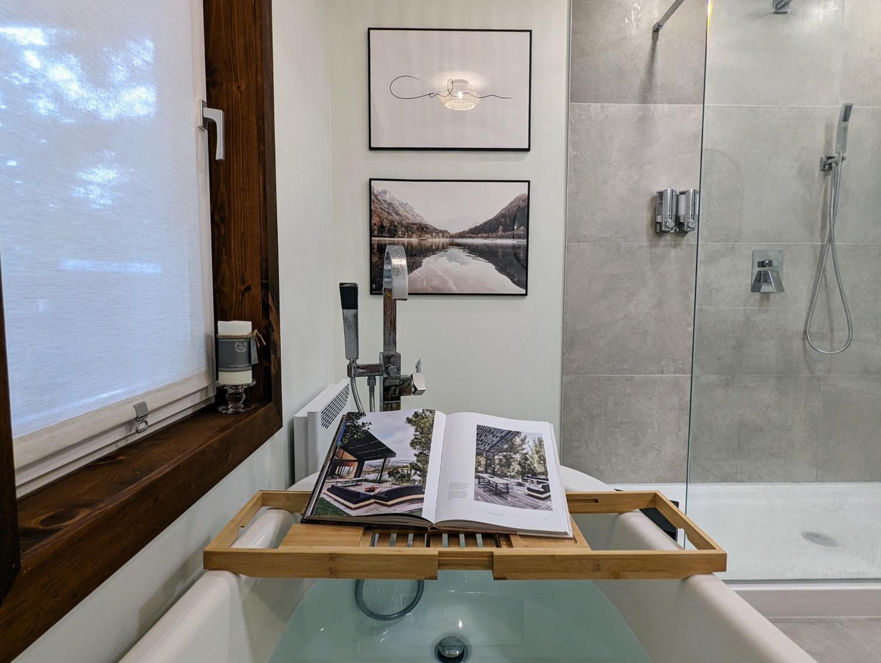 Ski in Tremblant & Mont Blanc - Views, Spa and Pool table