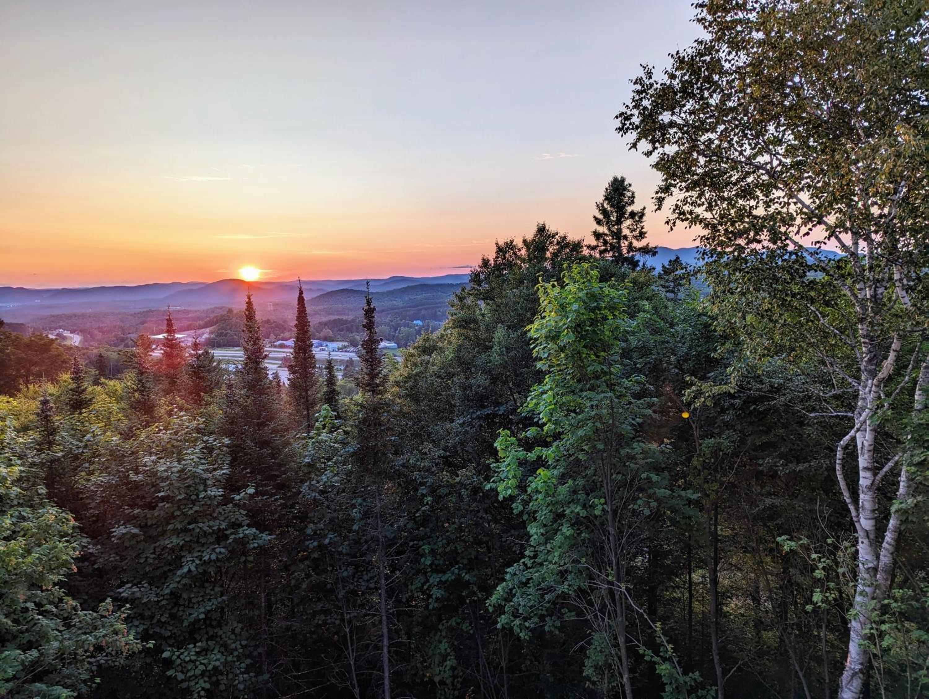 Ski in Tremblant & Mont Blanc - Views, Spa and Pool table