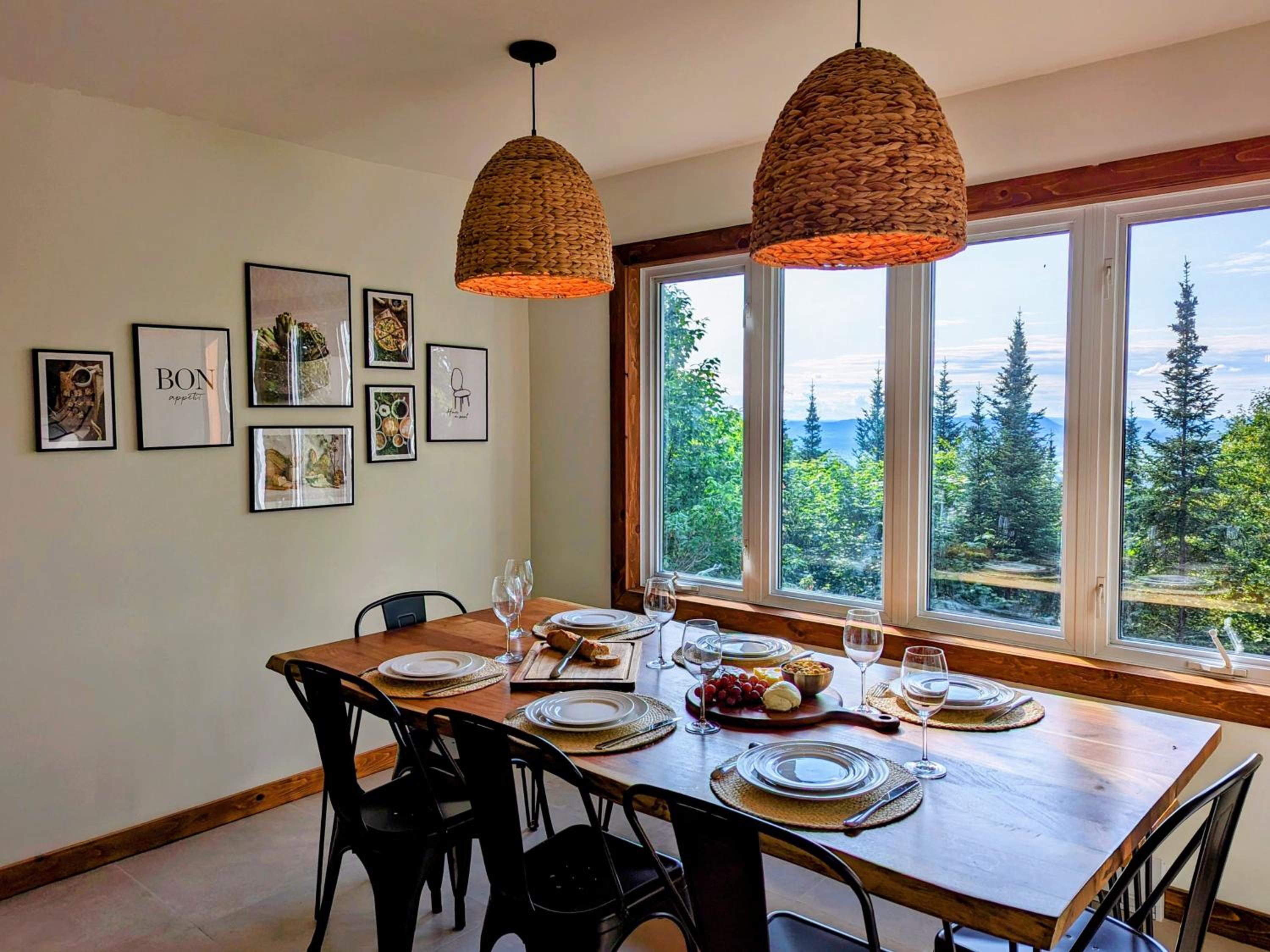 Ski in Tremblant & Mont Blanc - Views, Spa and Pool table