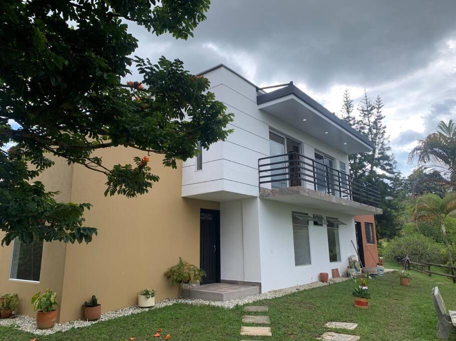 Hermosa casa de campo en ambiente tranquilo.
