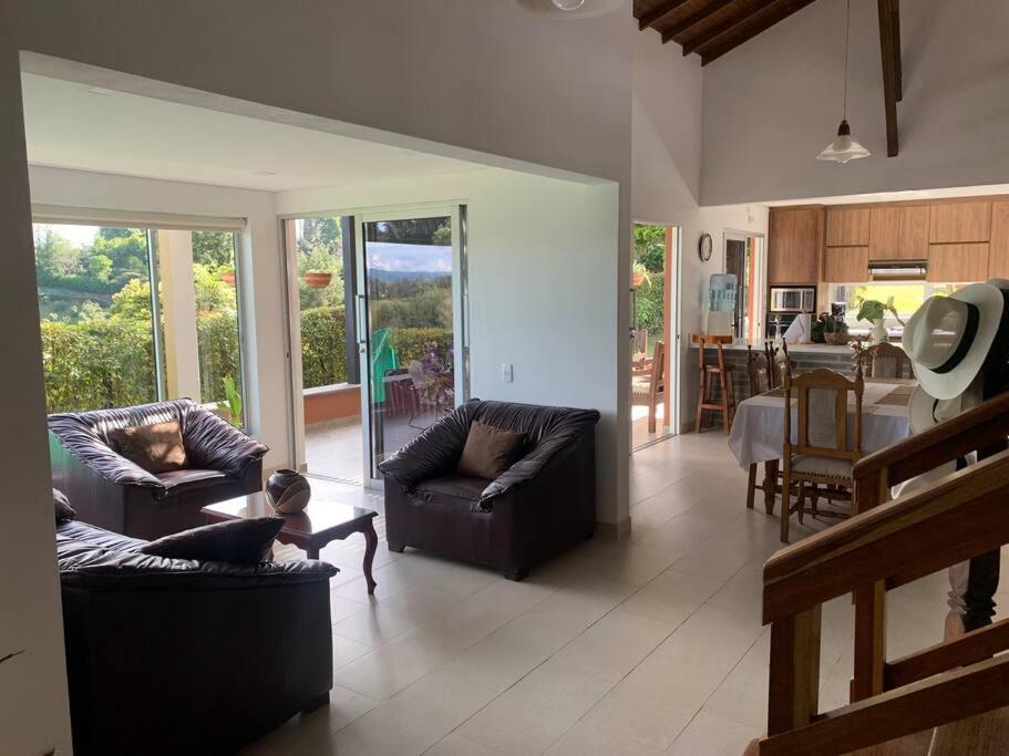 Hermosa casa de campo en ambiente tranquilo.