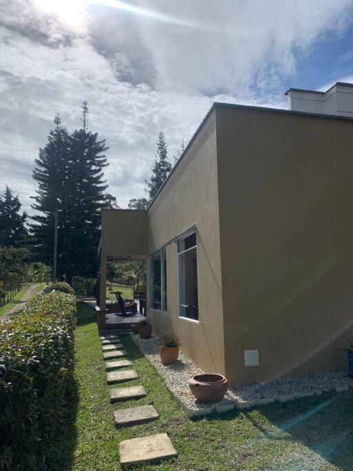 Hermosa casa de campo en ambiente tranquilo.