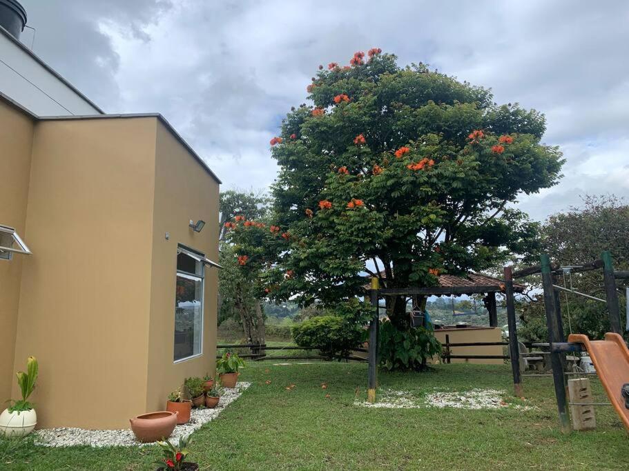 Hermosa casa de campo en ambiente tranquilo.