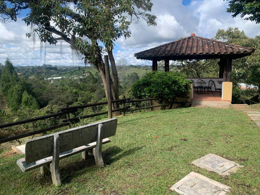 Hermosa casa de campo en ambiente tranquilo.