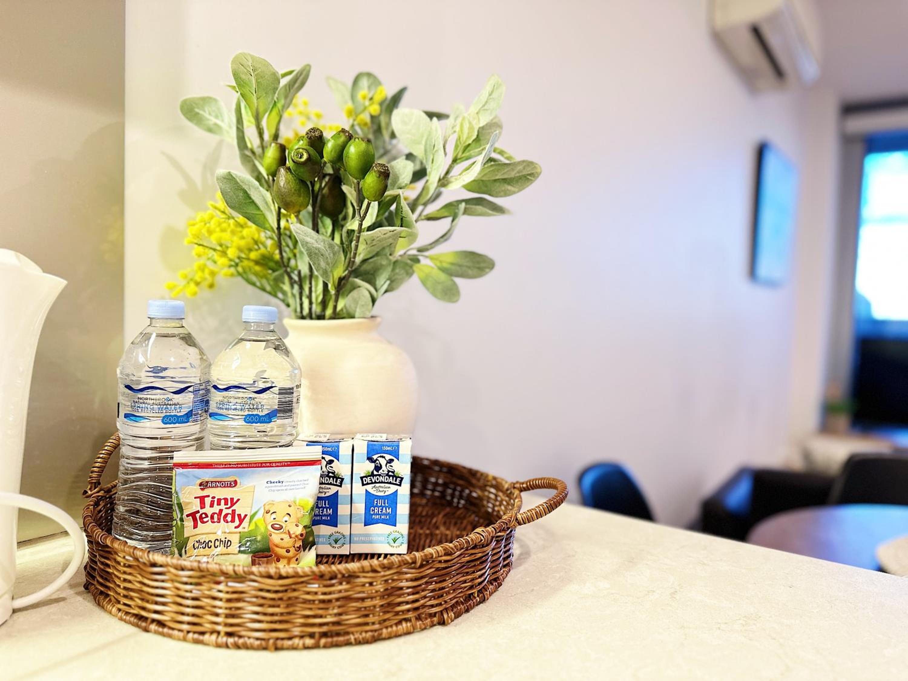 Stylish 2 Beds Apt SouthernCross with Pool & Gym