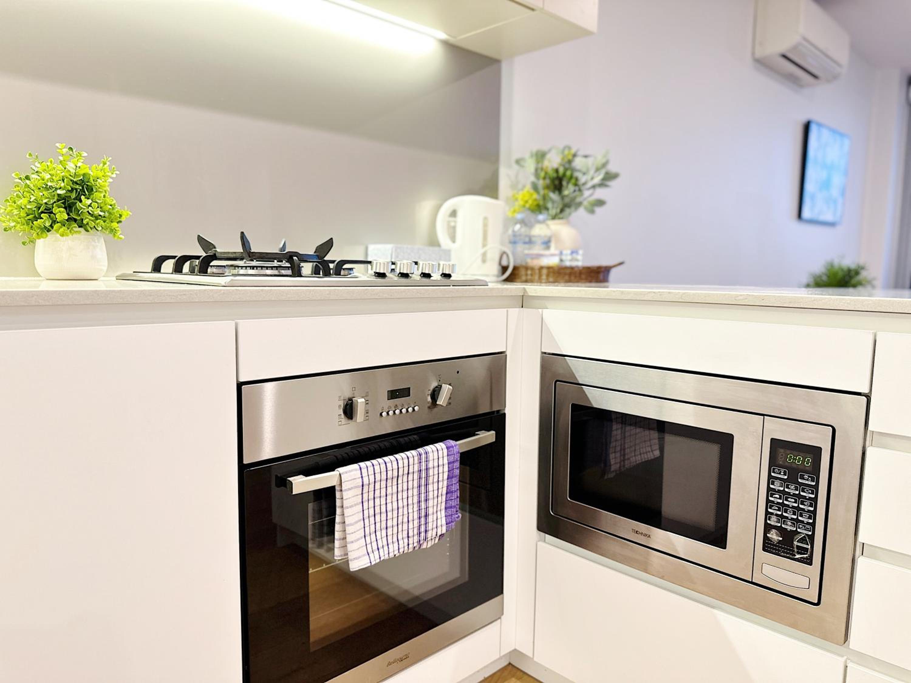 Stylish 2 Beds Apt SouthernCross with Pool & Gym
