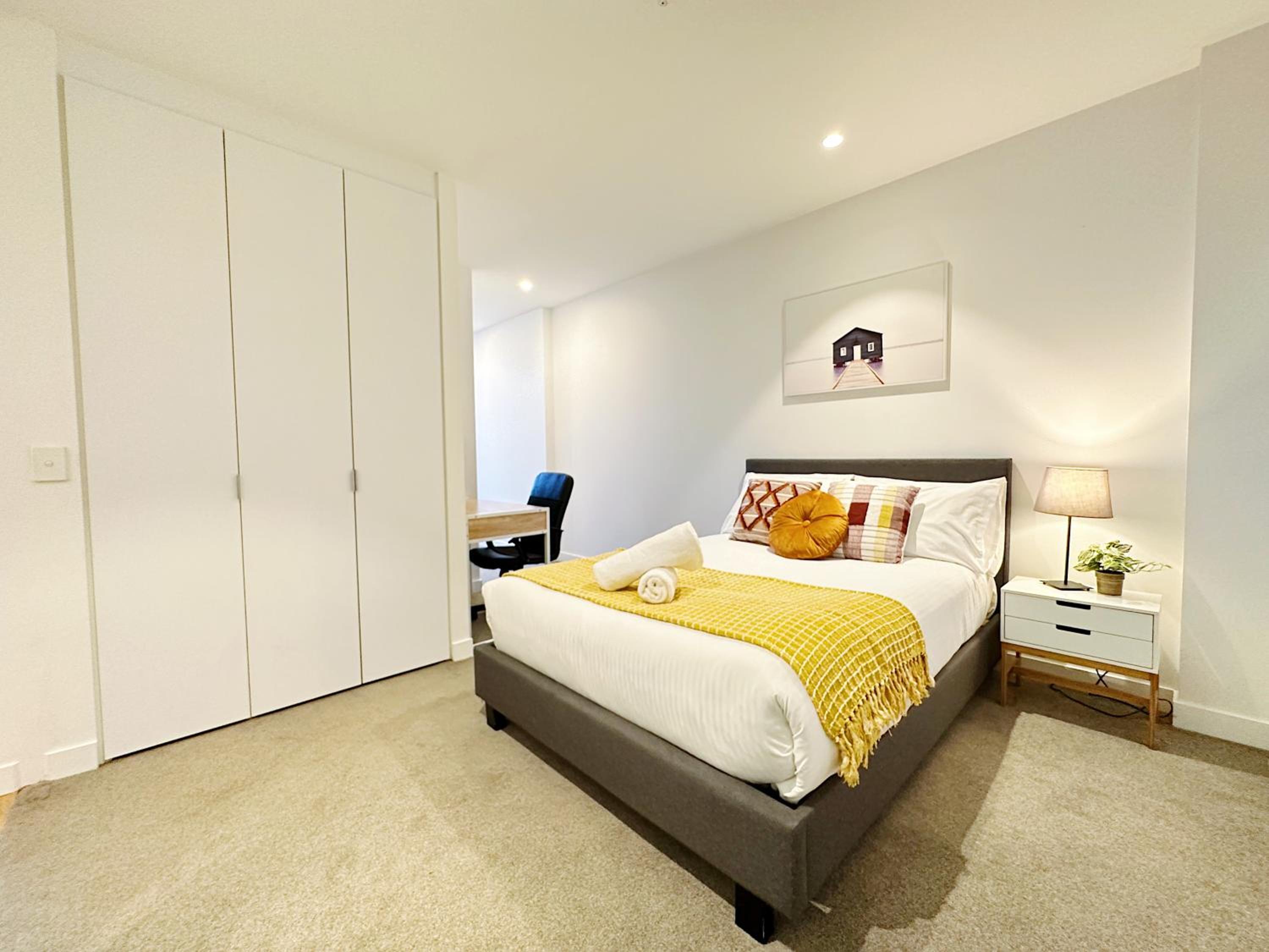 Stylish 2 Beds Apt SouthernCross with Pool & Gym