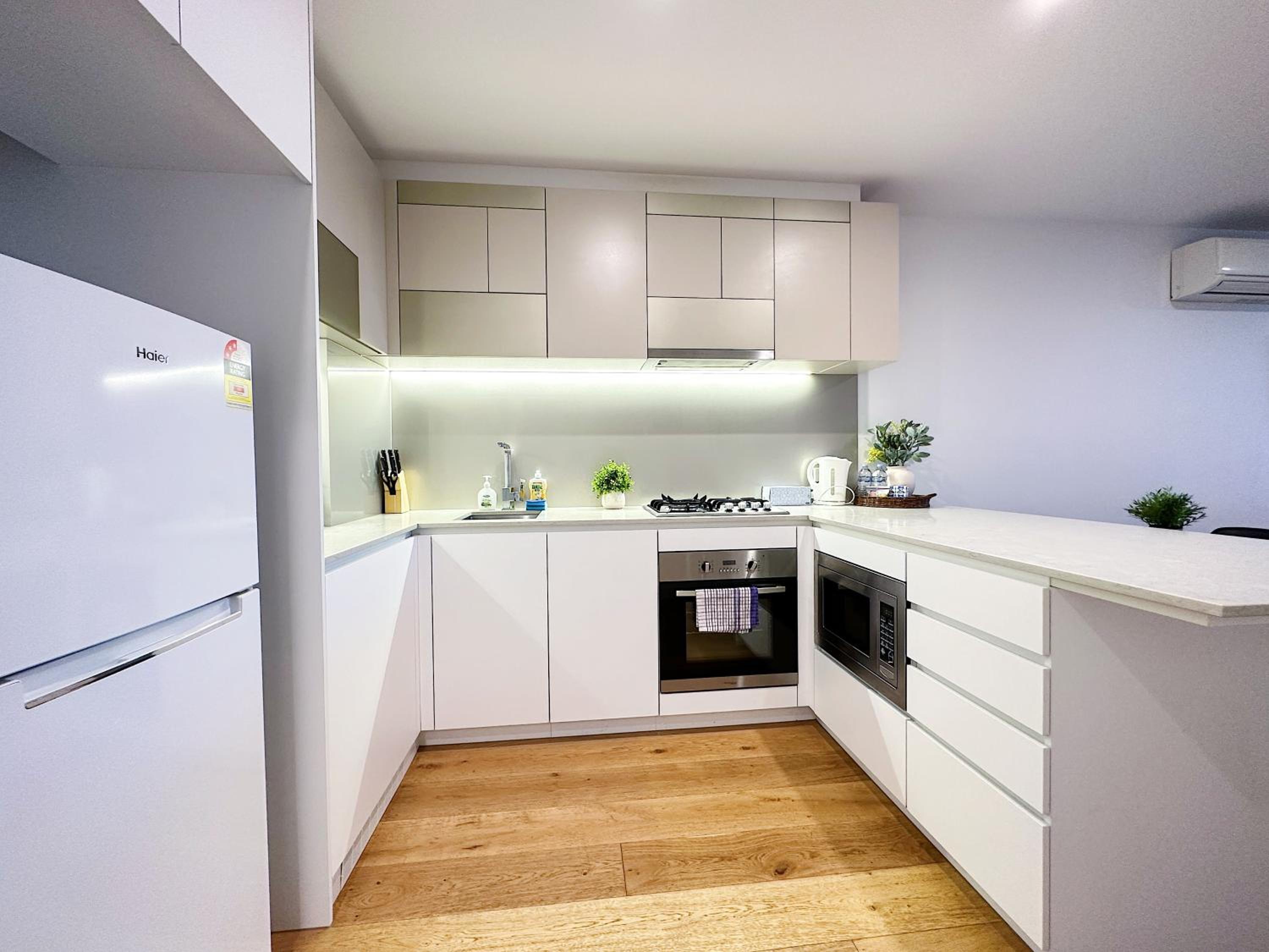 Stylish 2 Beds Apt SouthernCross with Pool & Gym
