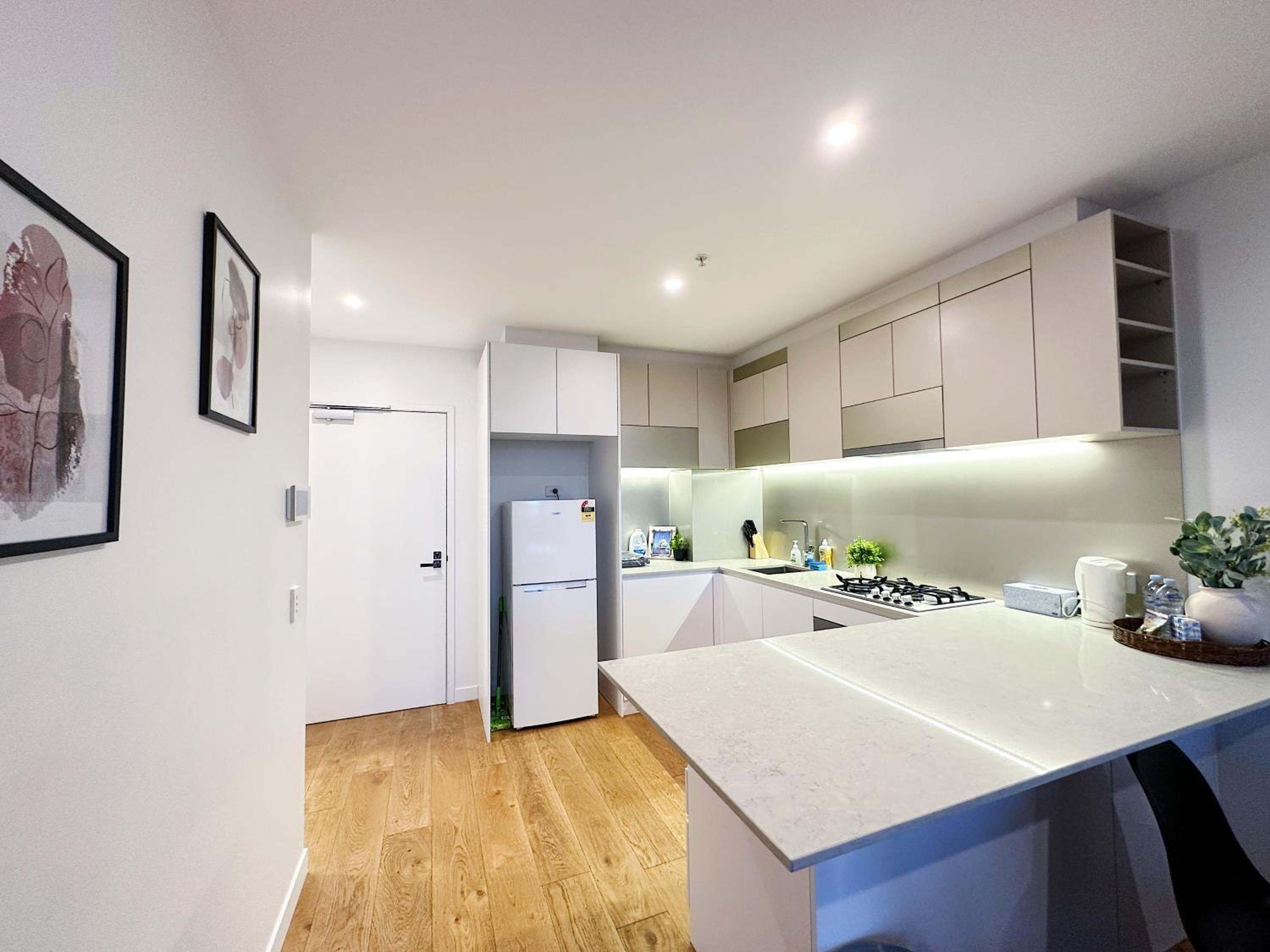 Stylish 2 Beds Apt SouthernCross with Pool & Gym