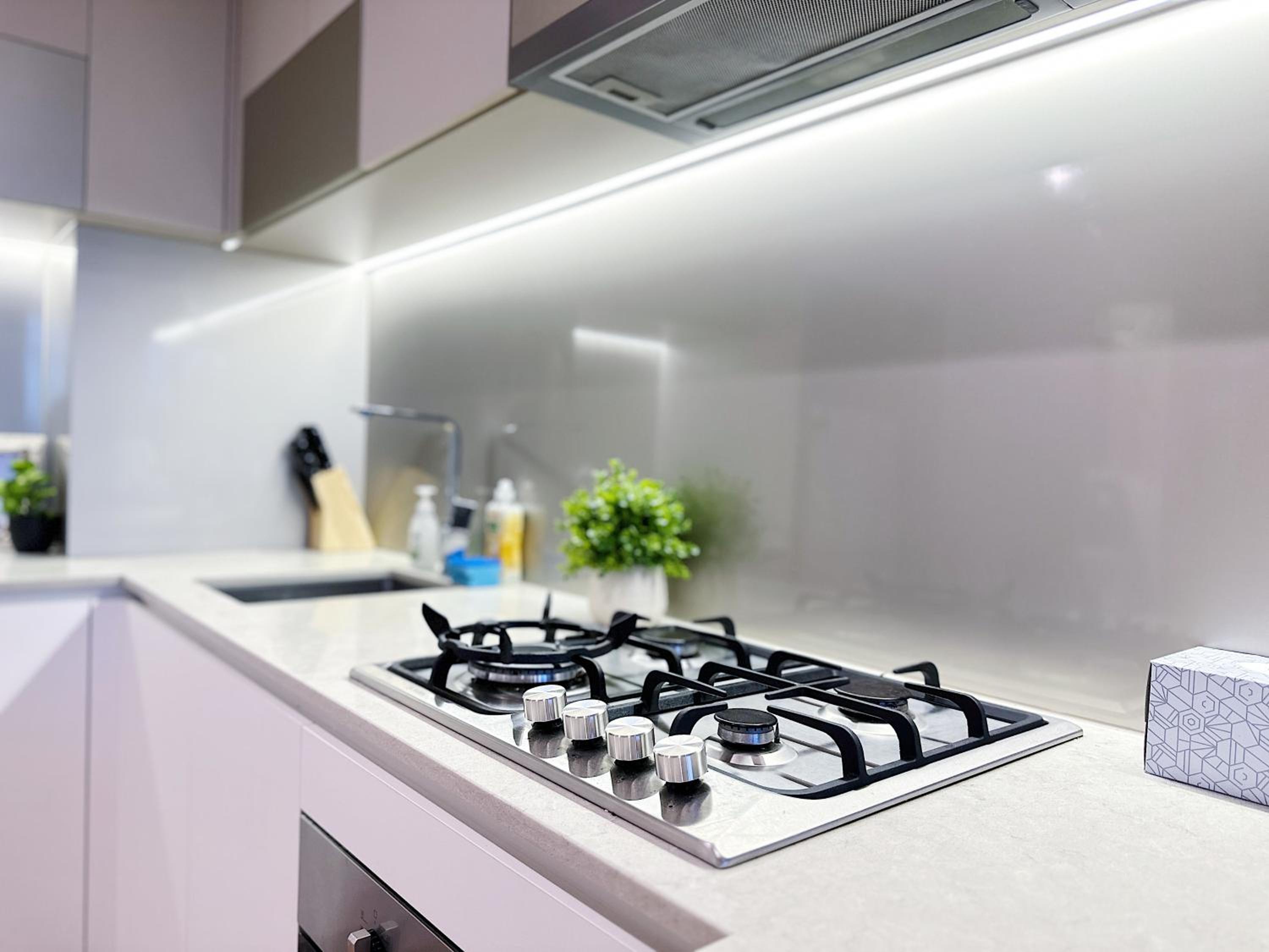 Stylish 2 Beds Apt SouthernCross with Pool & Gym