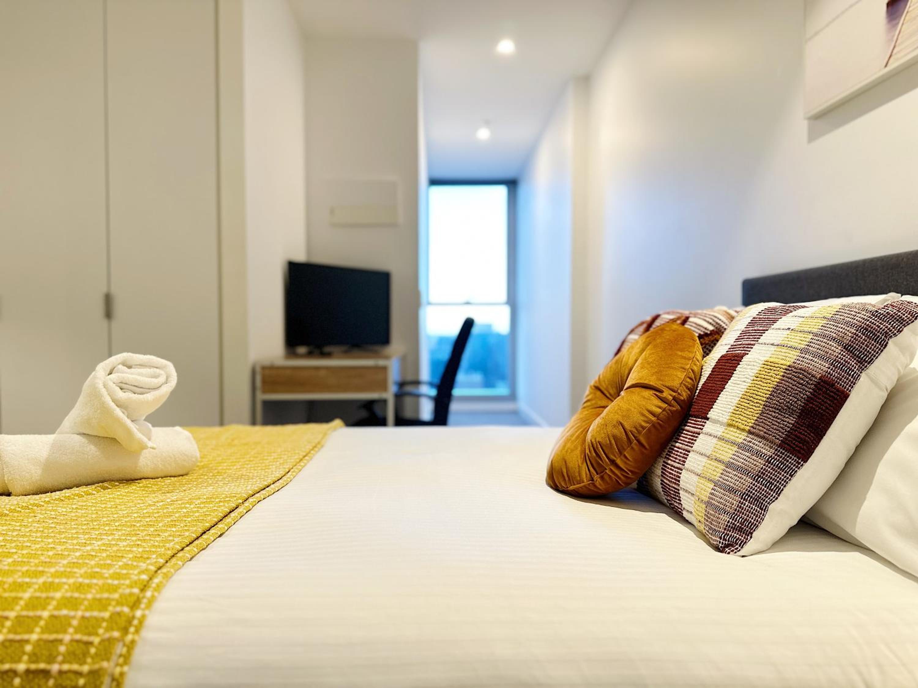 Stylish 2 Beds Apt SouthernCross with Pool & Gym