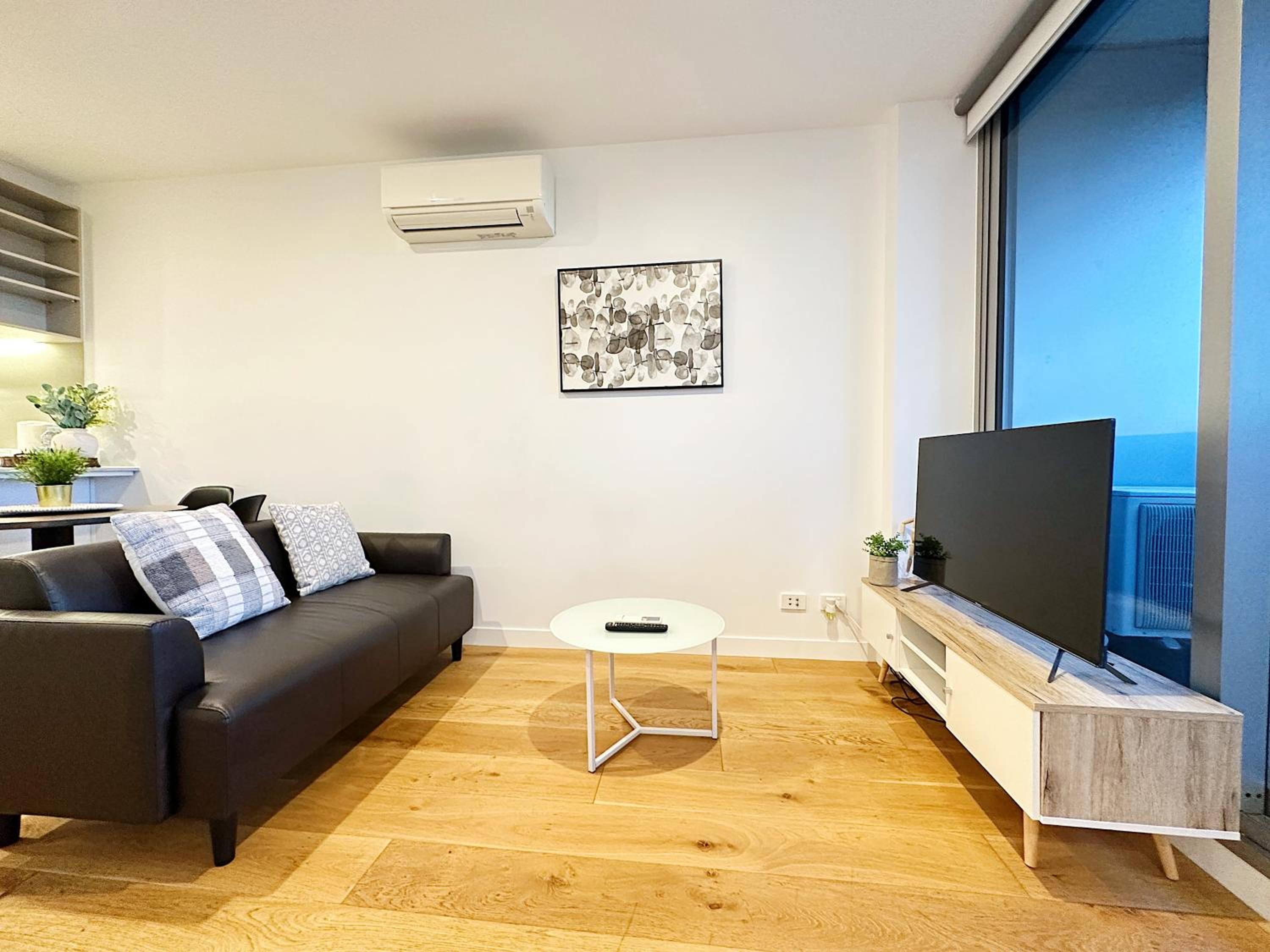 Stylish 2 Beds Apt SouthernCross with Pool & Gym