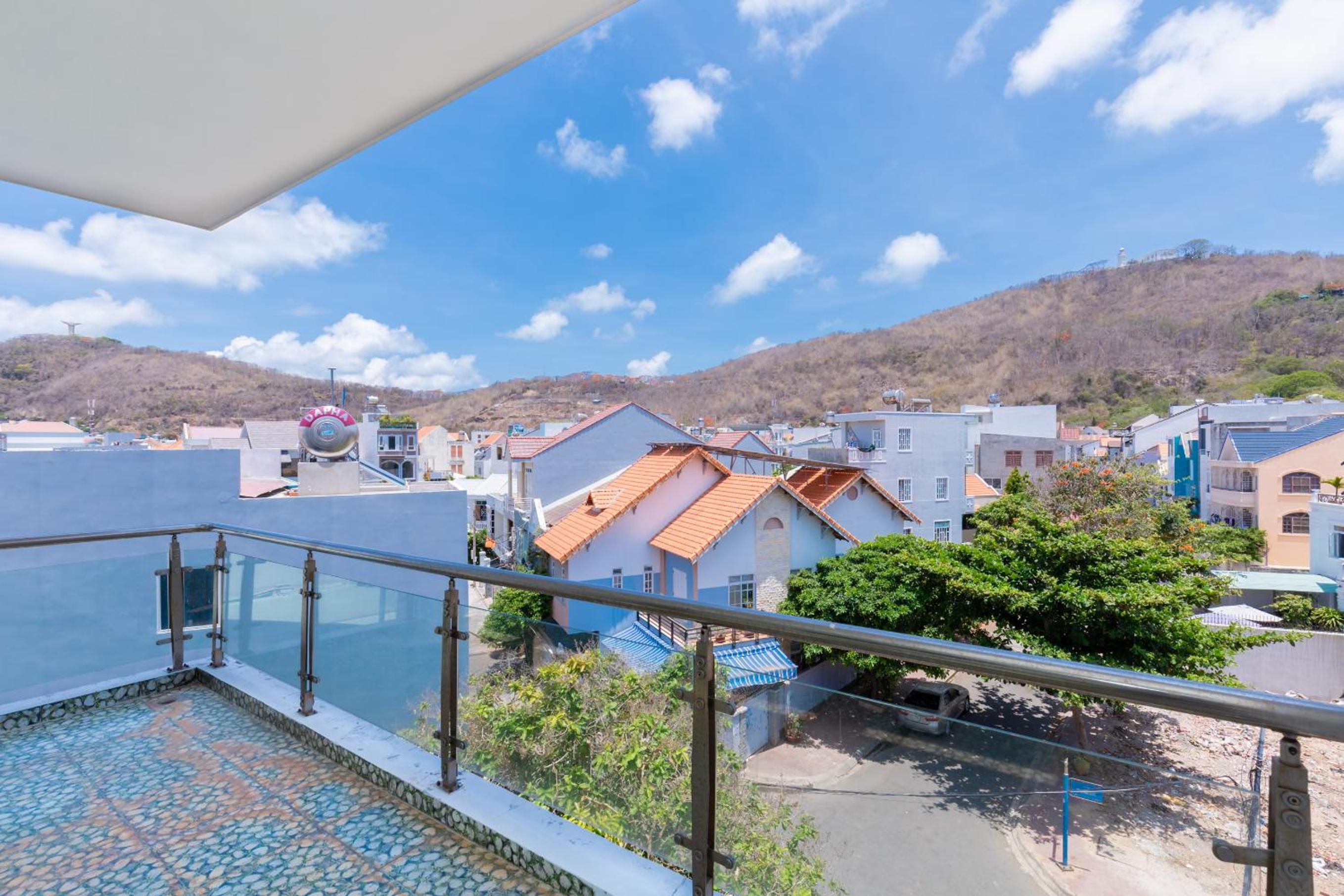 Palm Villa 16 - Biệt thự gần biển Bãi Sau Vũng Tàu 5 phòng ngủ & hồ bơi, bida