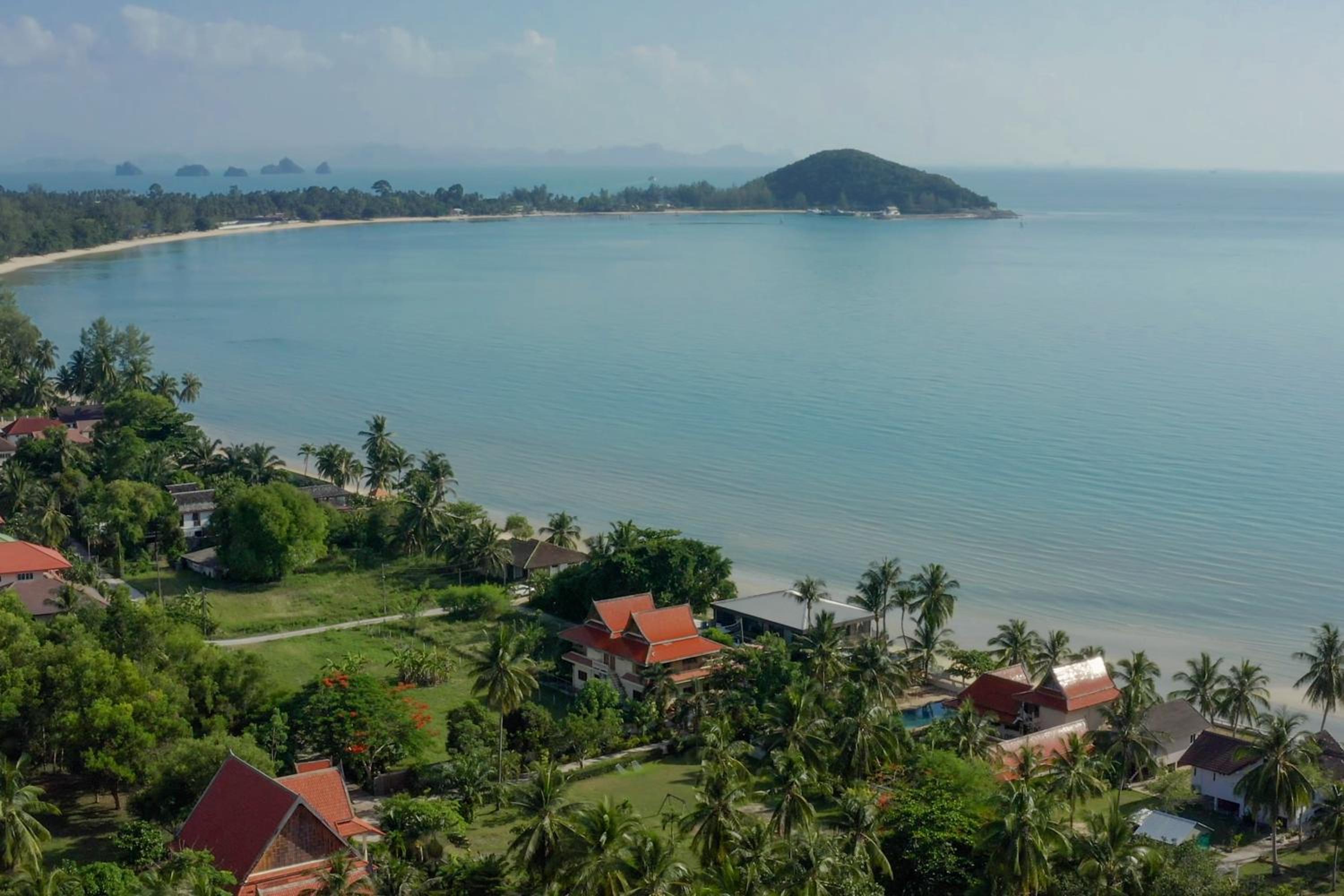 Villa U - 3BR Beachfront Haven
