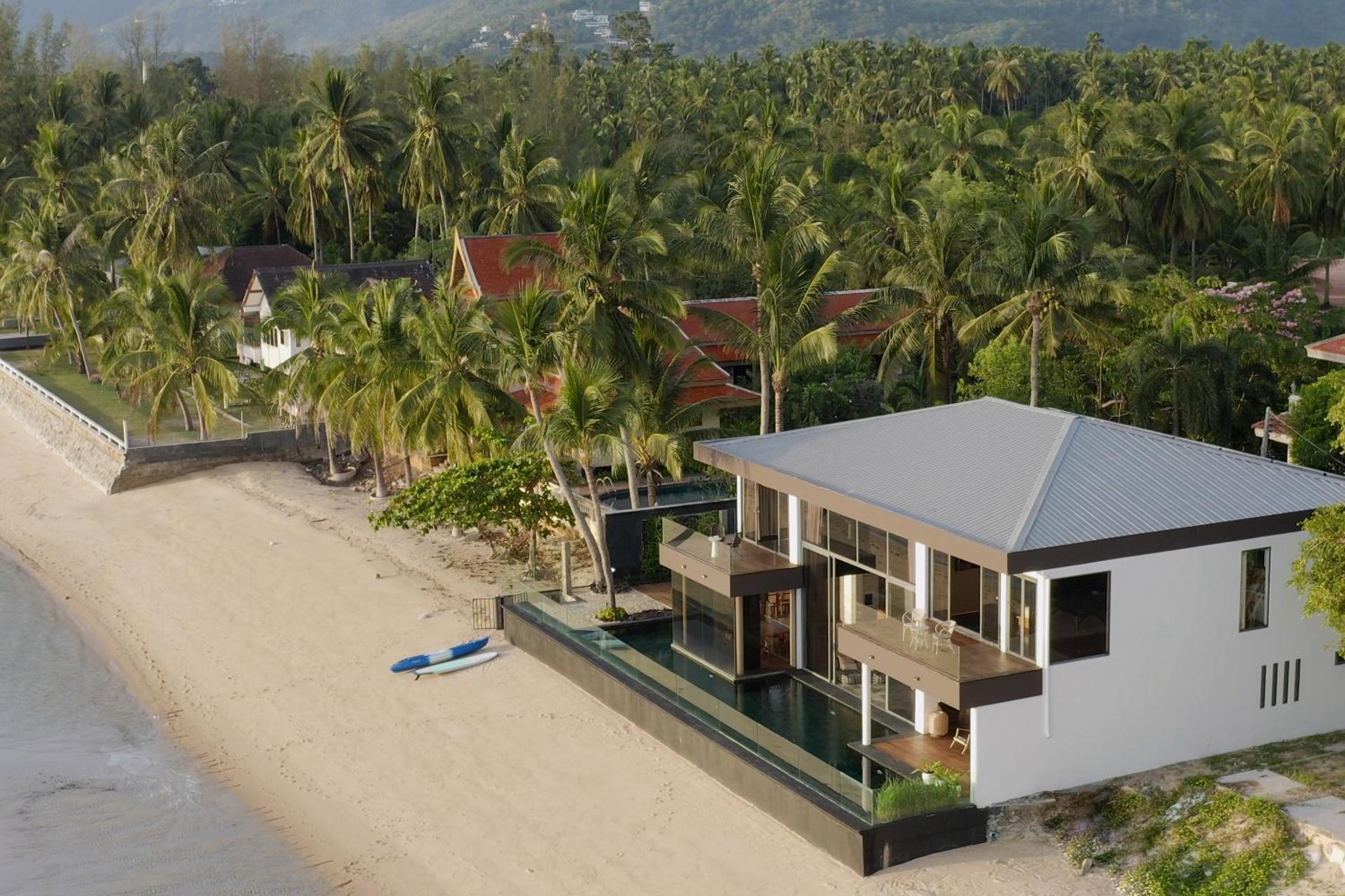 Villa U - 3BR Beachfront Haven