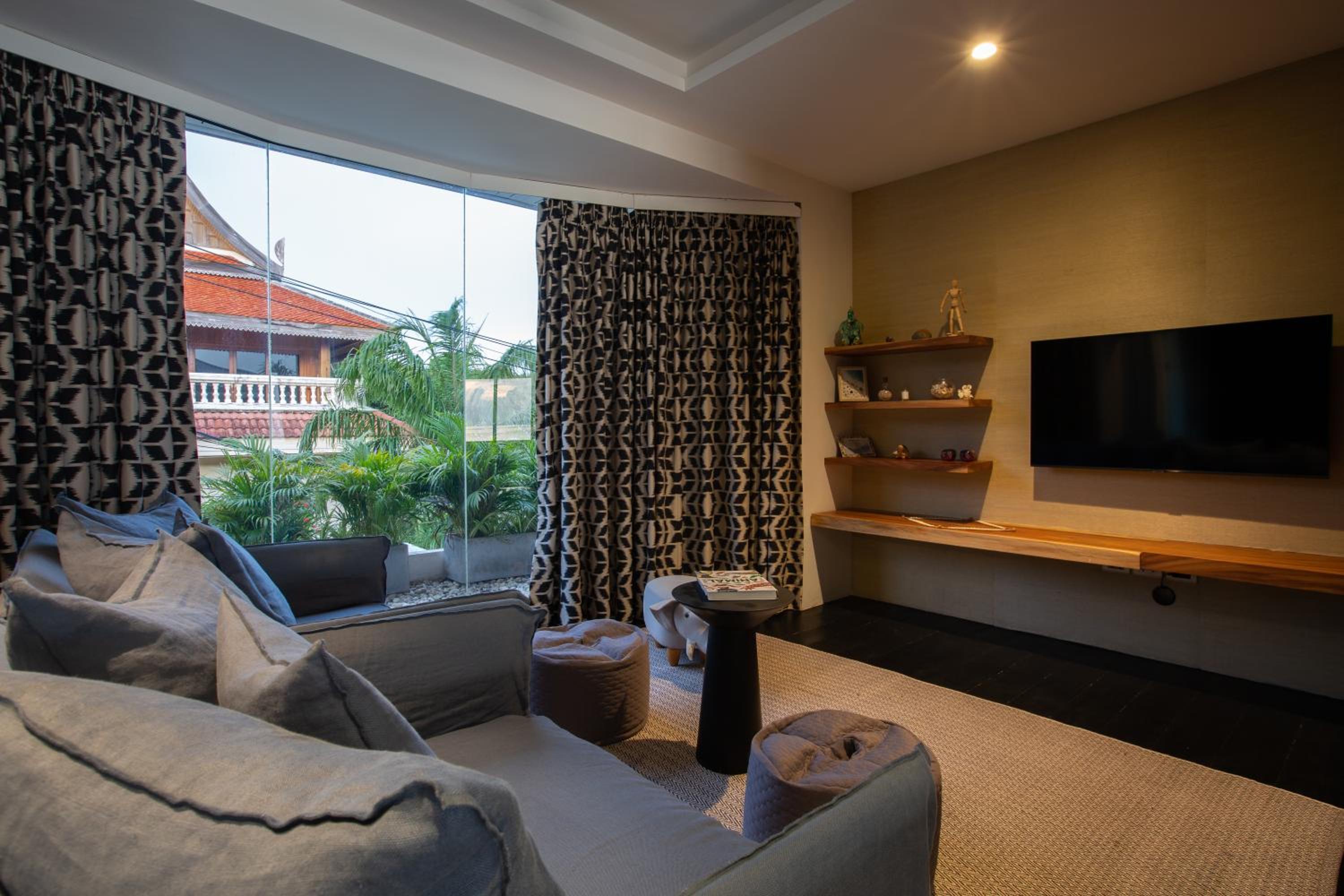 Villa U - 3BR Beachfront Haven
