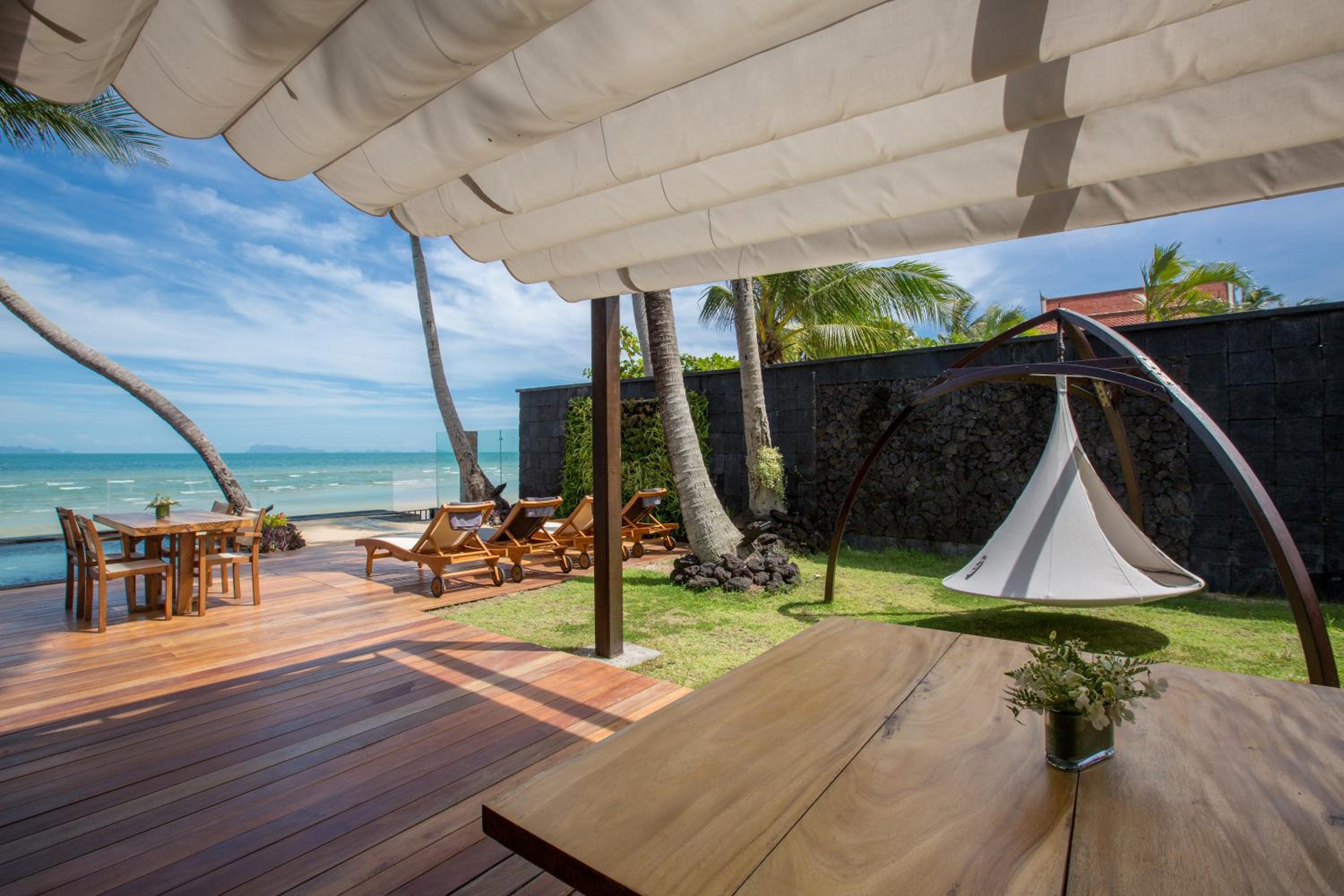 Villa U - 3BR Beachfront Haven