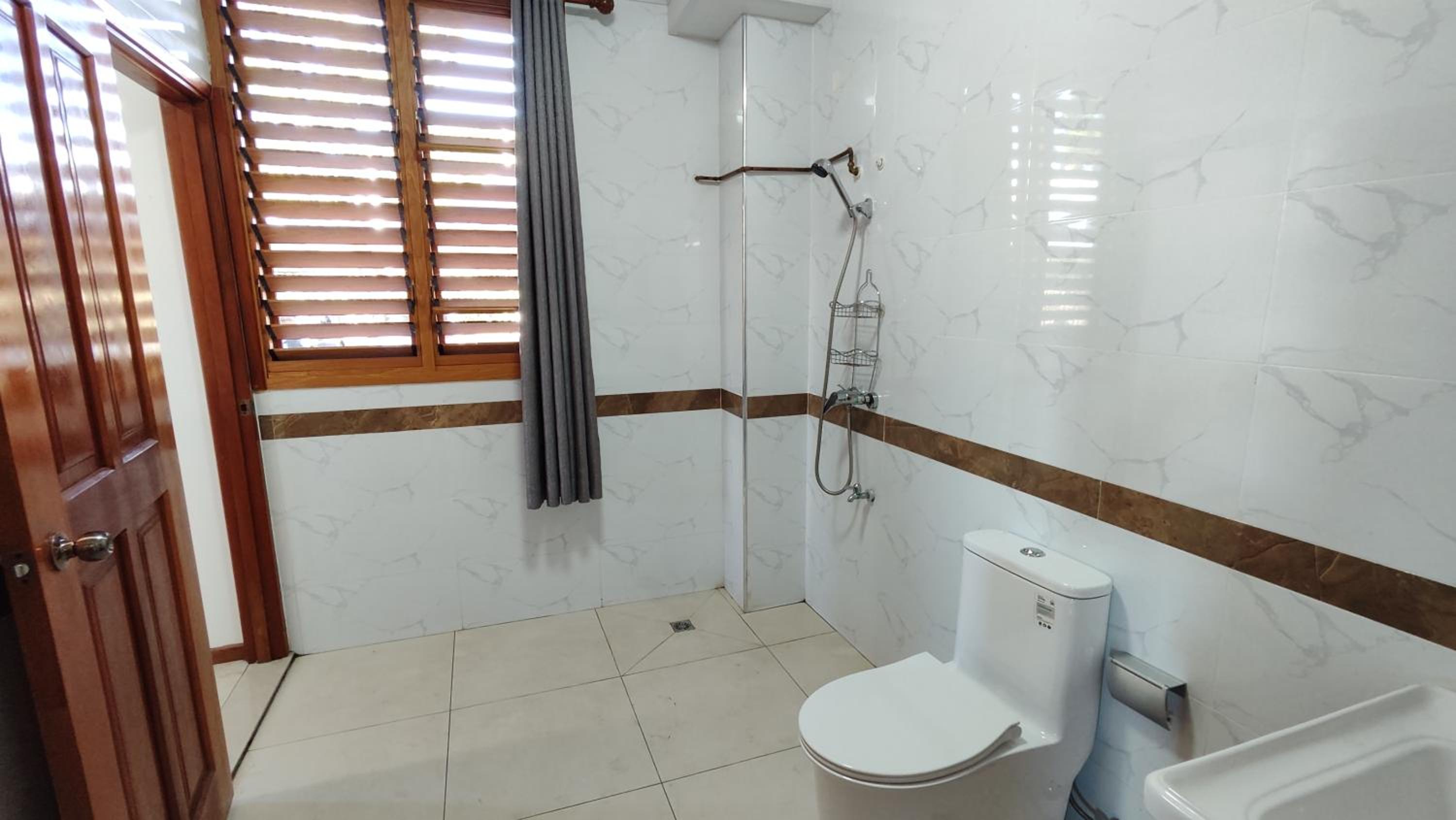 Modern 3-Bedroom Apartment Queens Rd - view 8