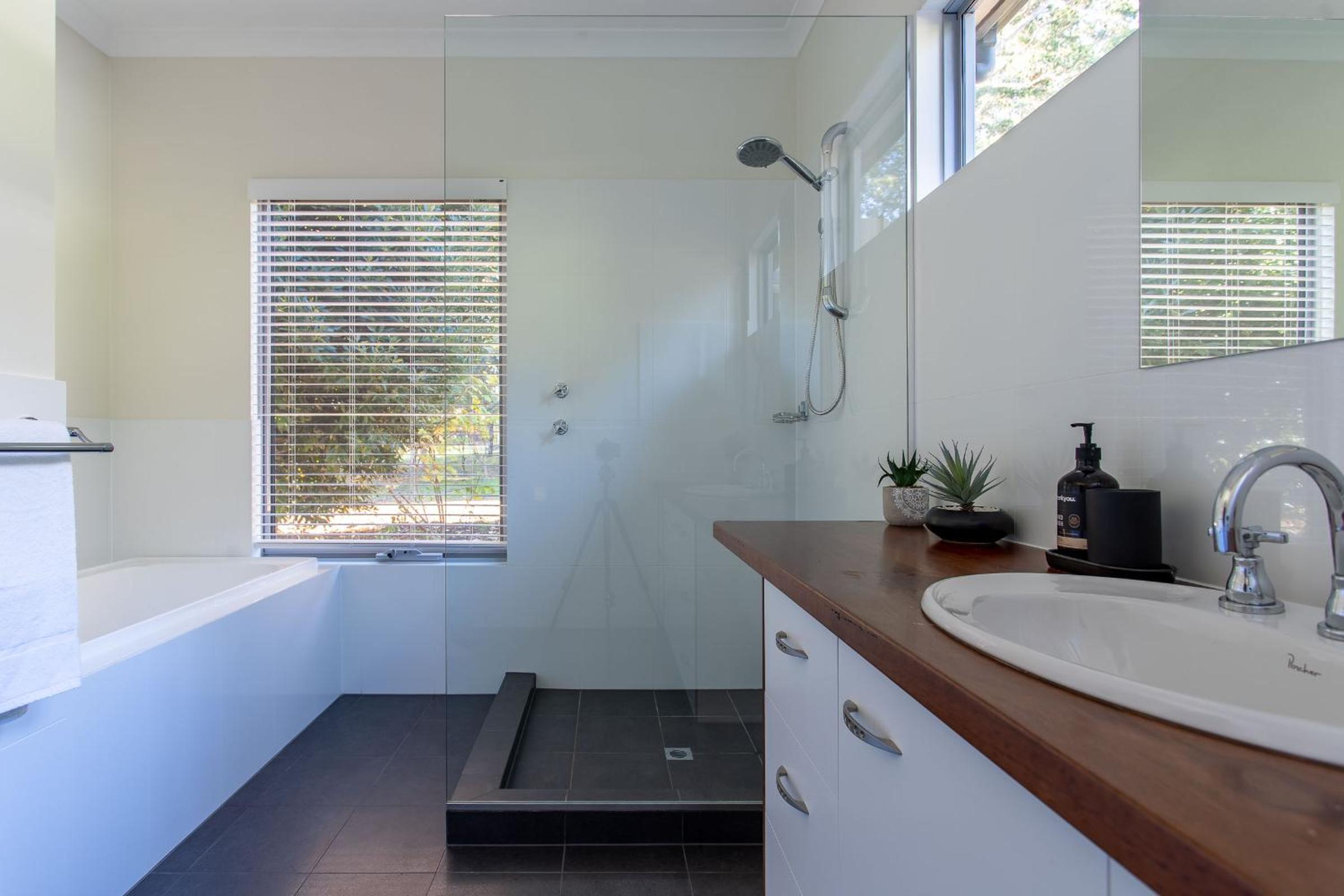 Roo Corner I Private Properties