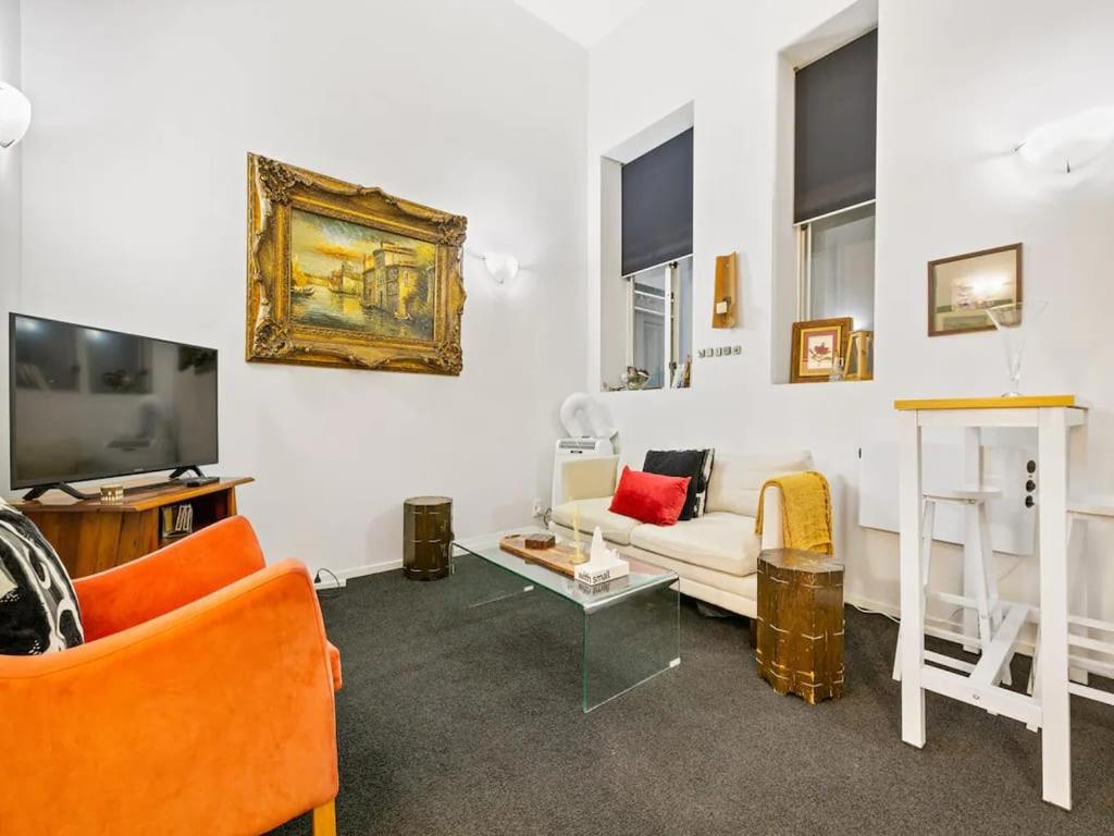 Lovely 1-bedroom apartment on Queen Street view 4