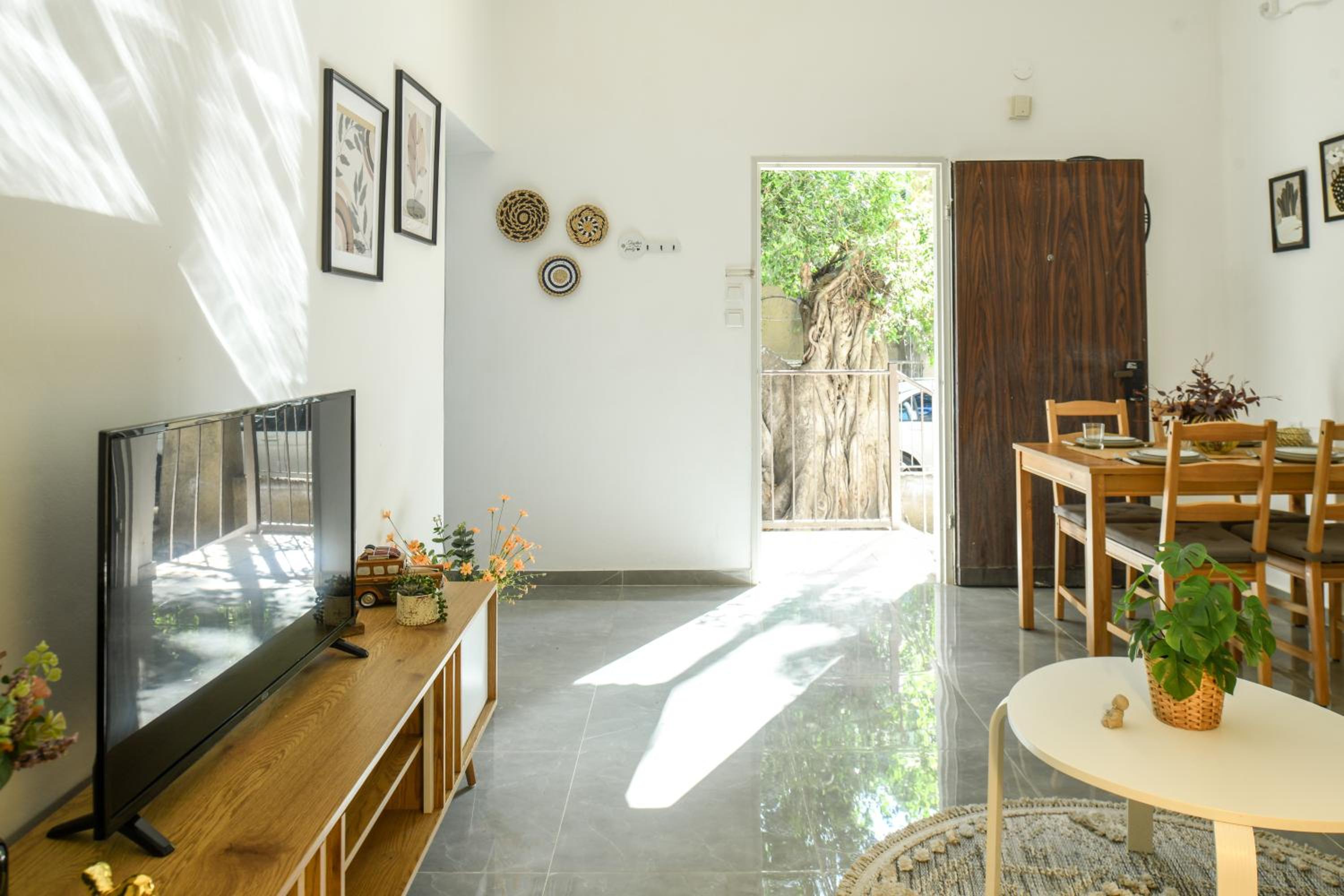 Charming Home in the Heart of Haifa by Sea N Rent view 4