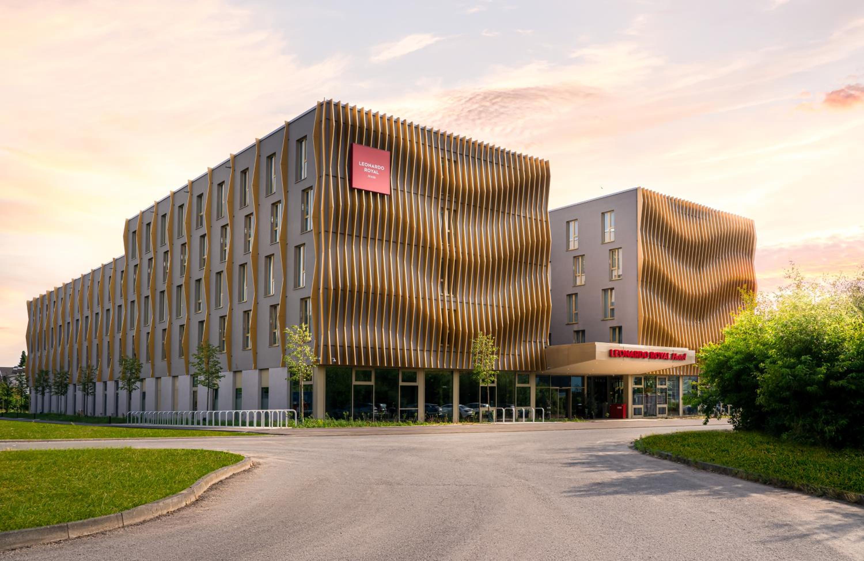 Hotel Leonardo Royal Hotel Cologne Bonn Airport - Image 1