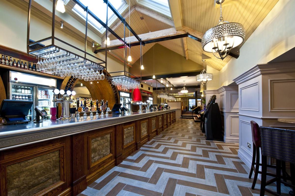 The Red Lion Wetherspoon view 3