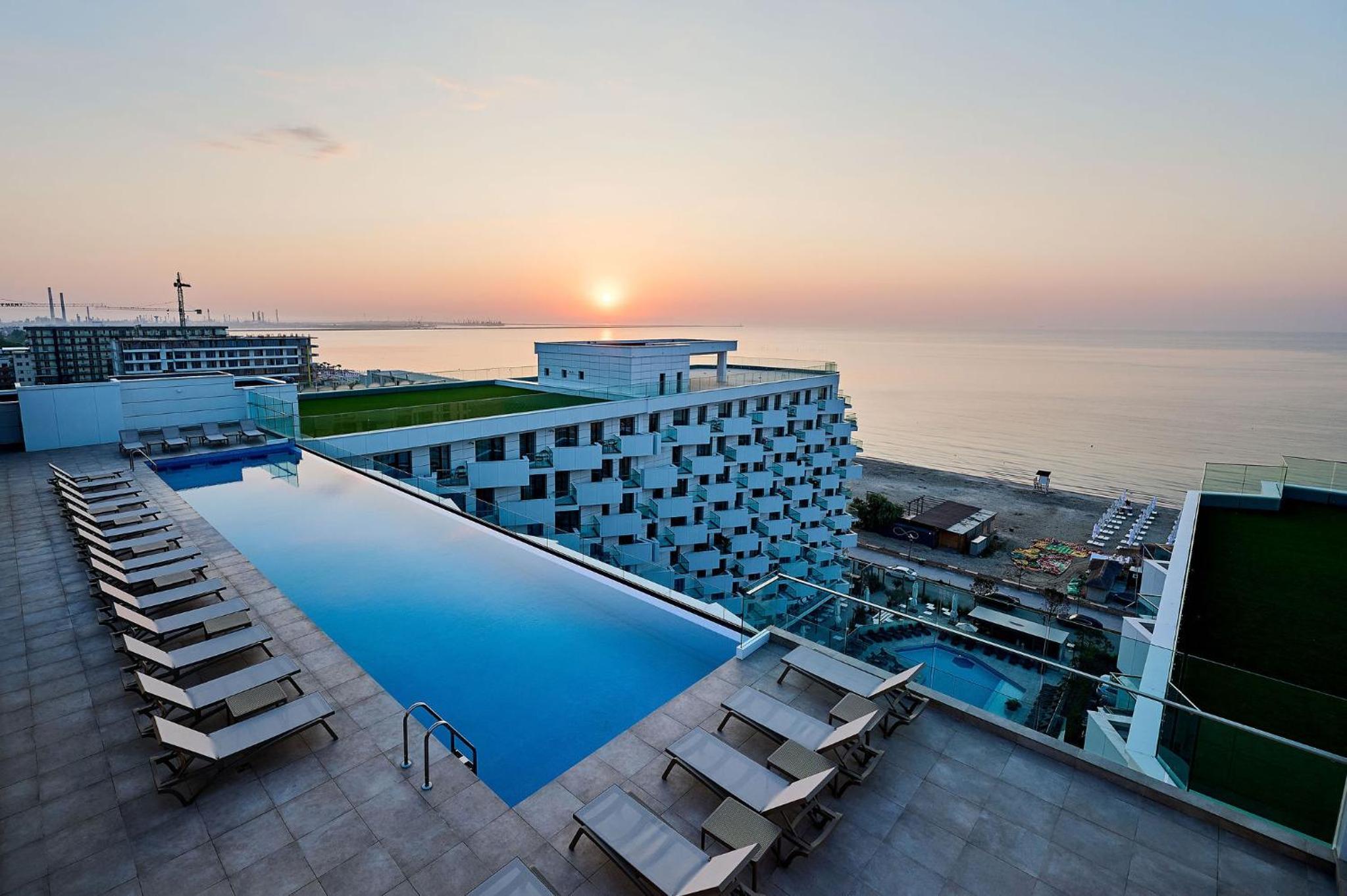 Beach Side Heaven Apartment in Infinity Beach Resort - parking view 4