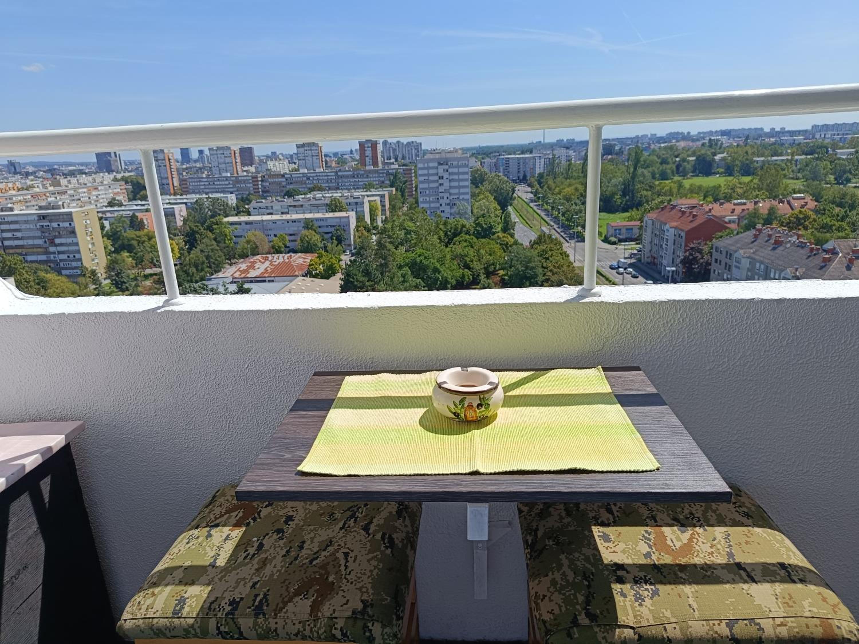 Studio Lara view 3