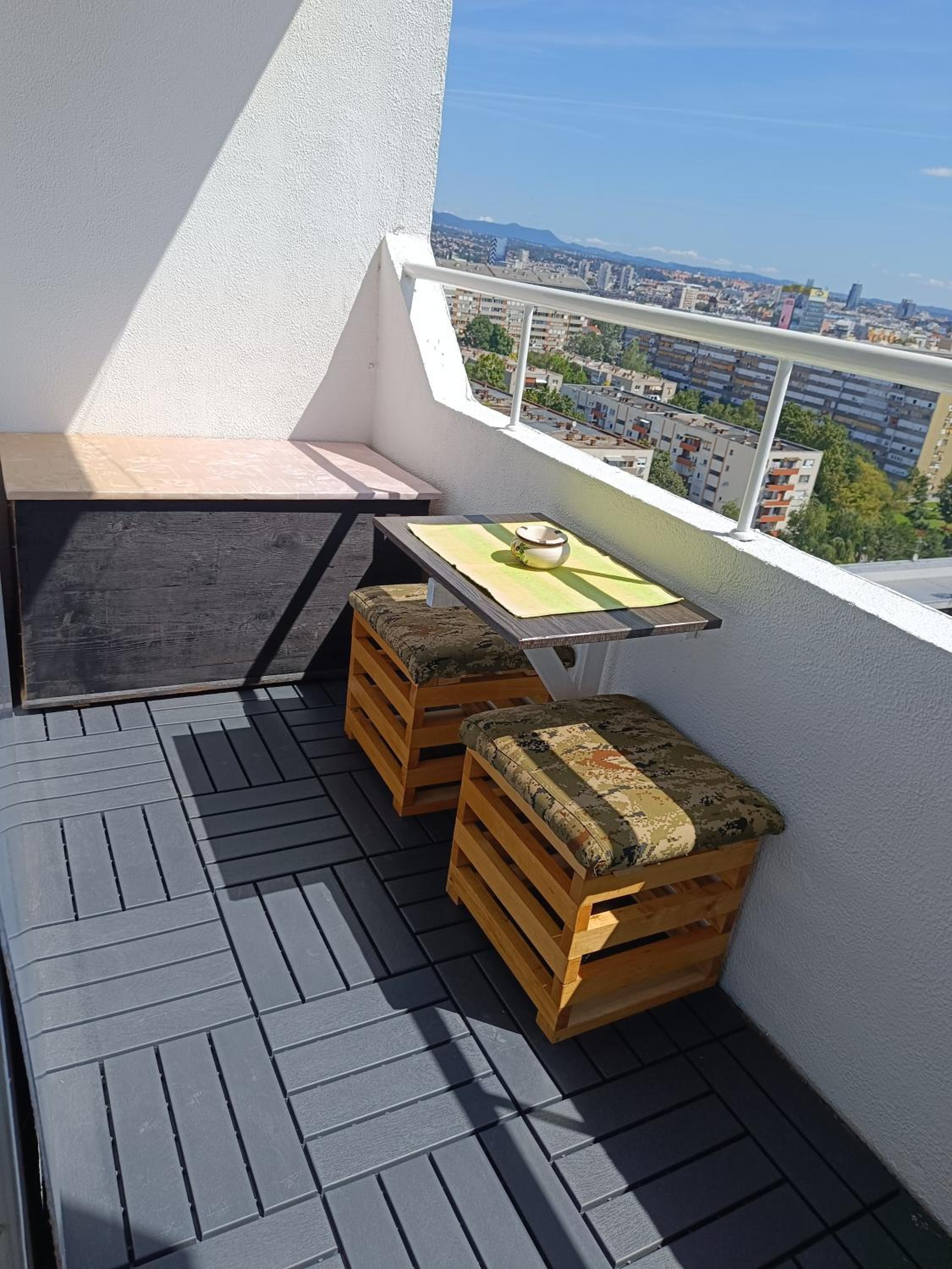 Studio Lara view 5