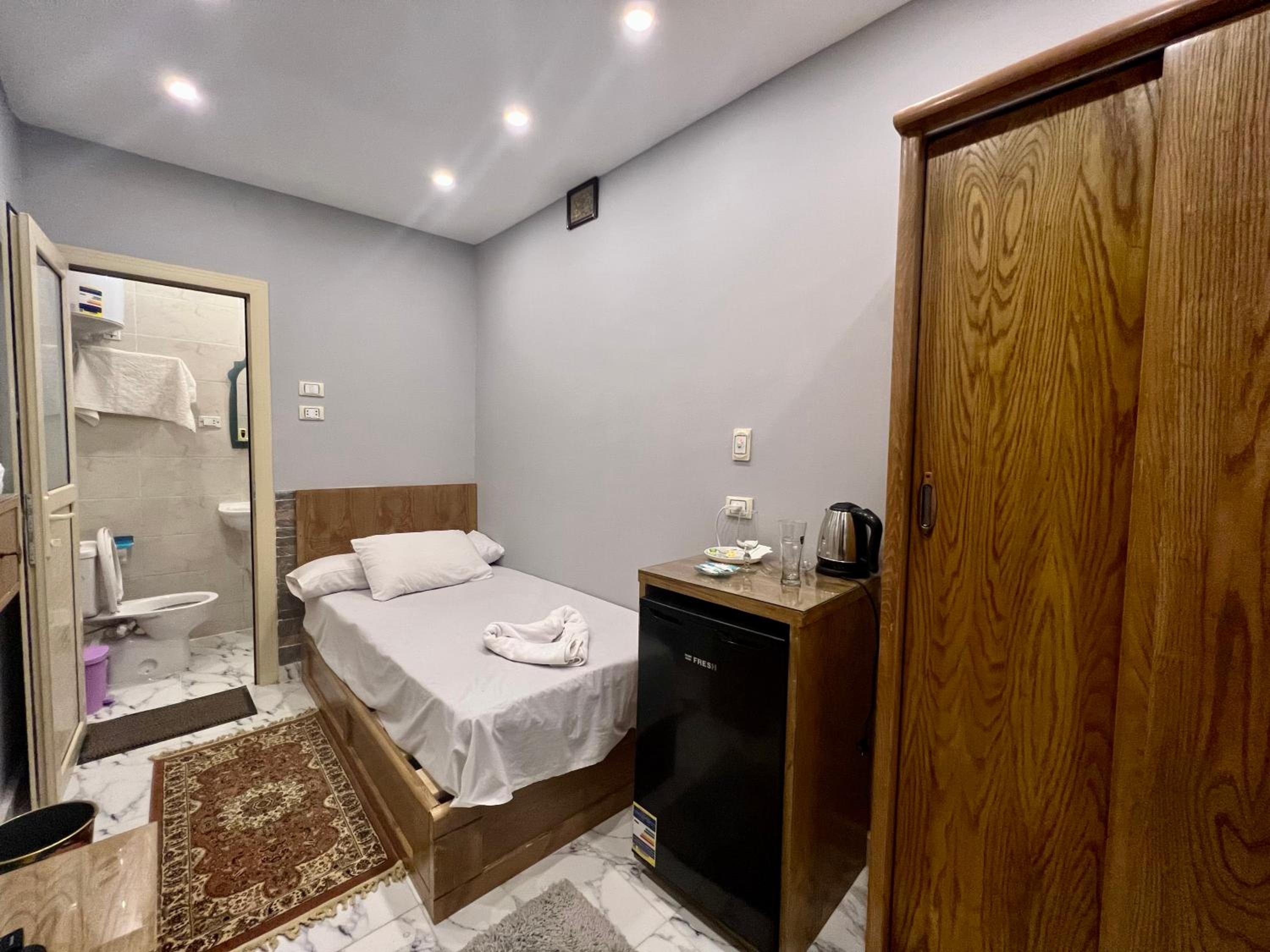 Life Pyramids Inn