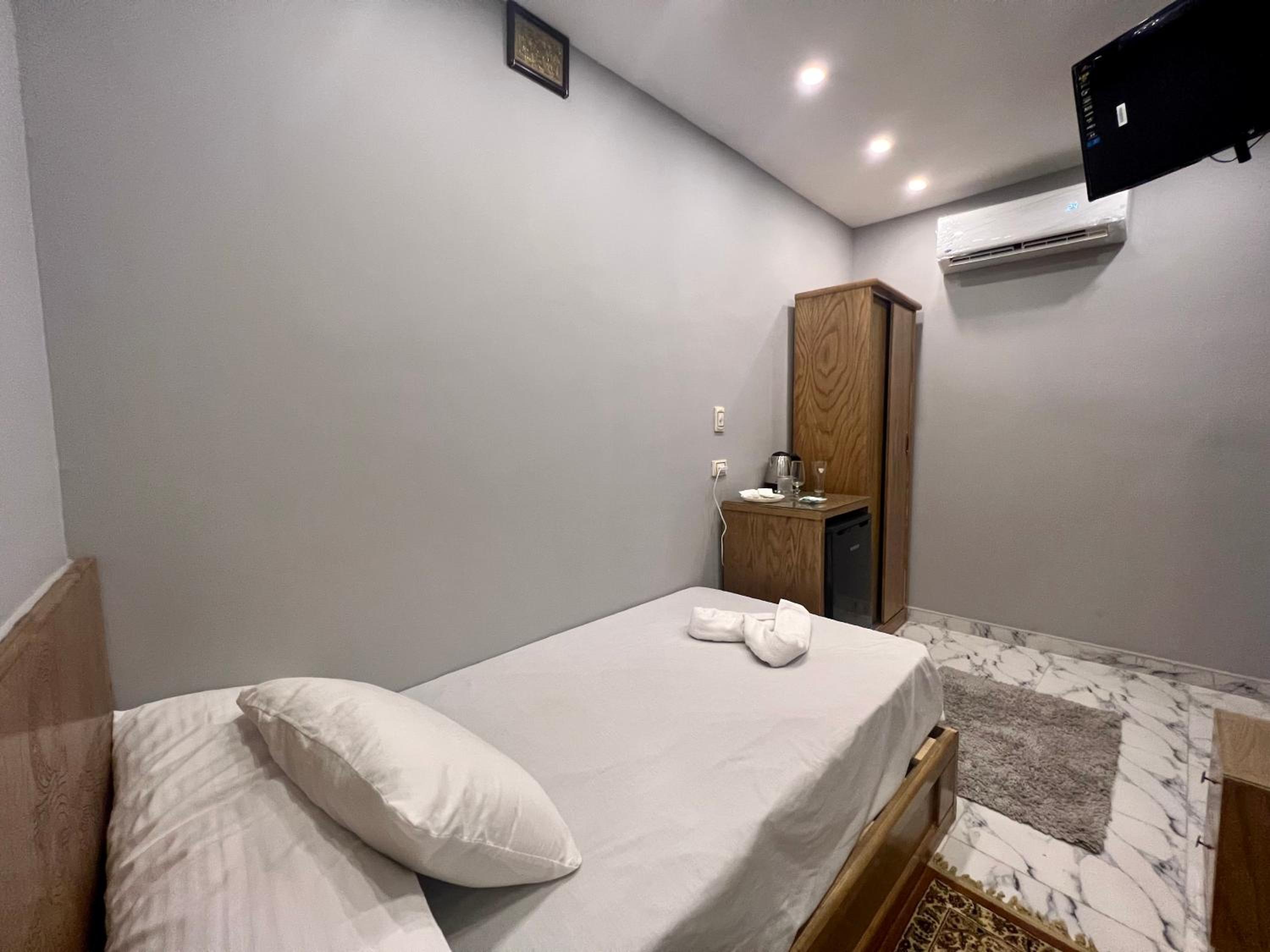 Life Pyramids Inn