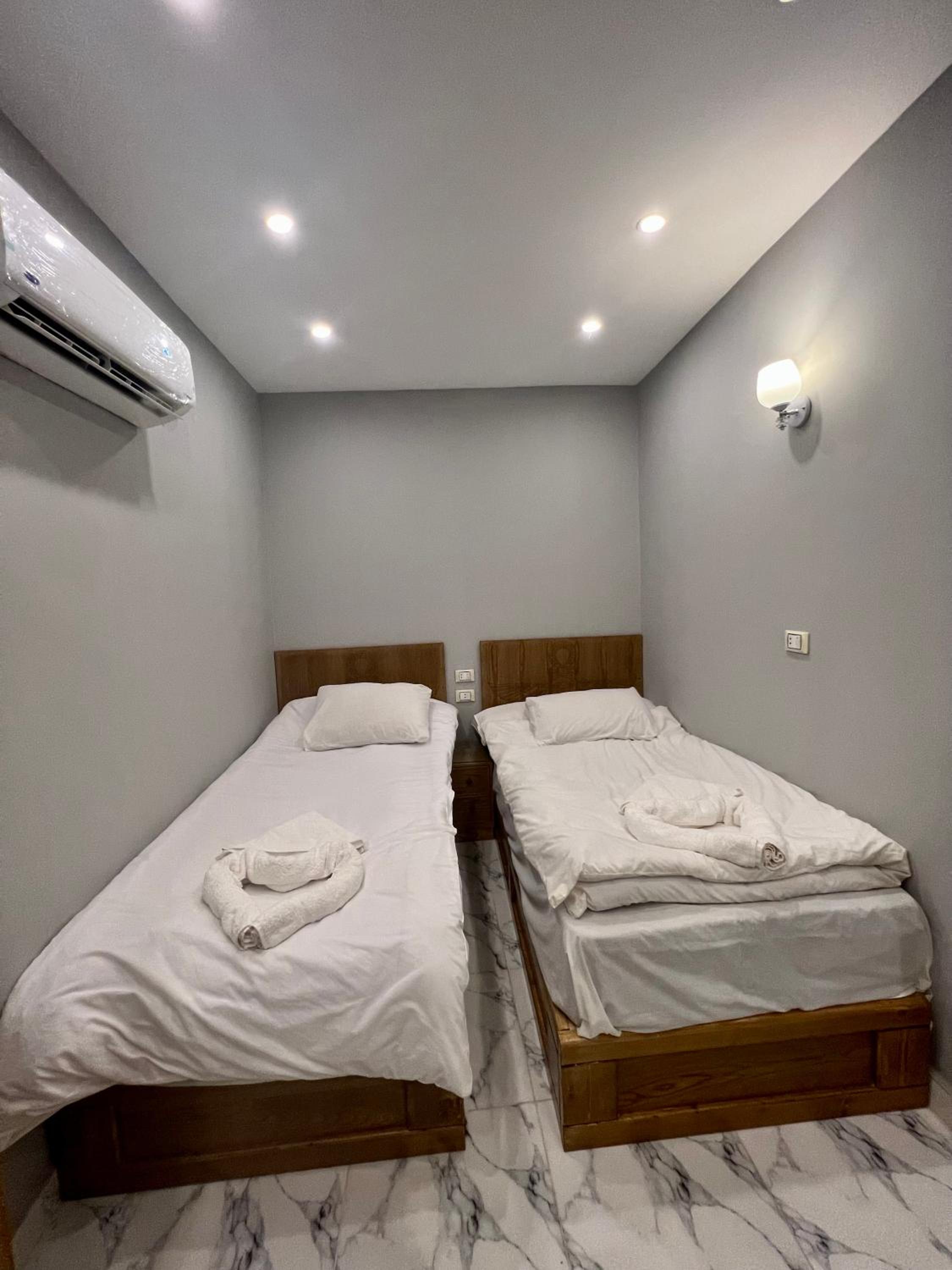 Life Pyramids Inn