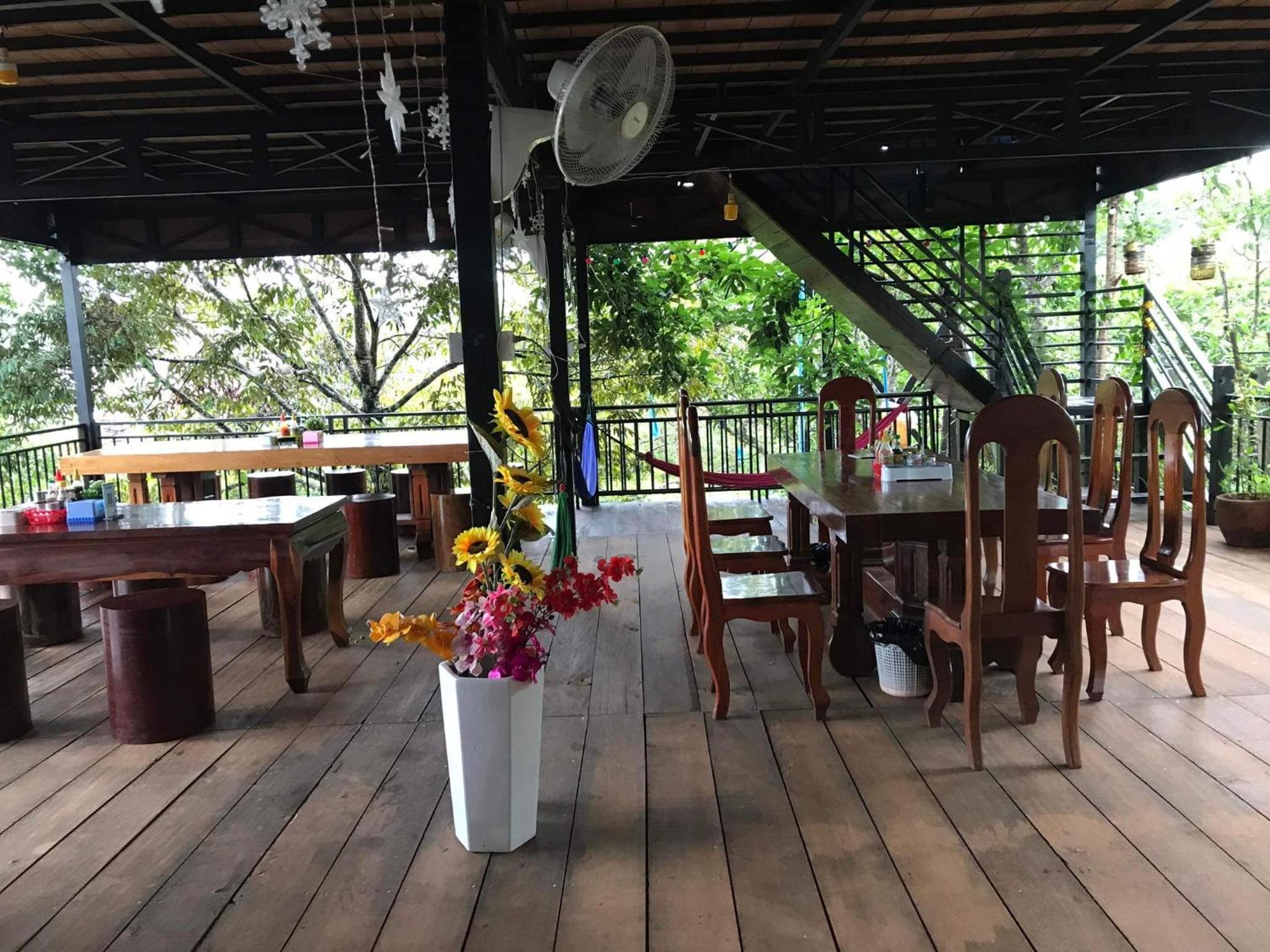 Manel Guesthouse and Restaurant