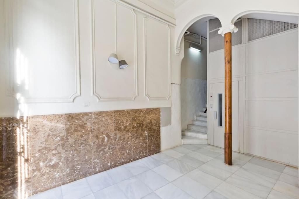 Modern and bright apartment well located in Gracia