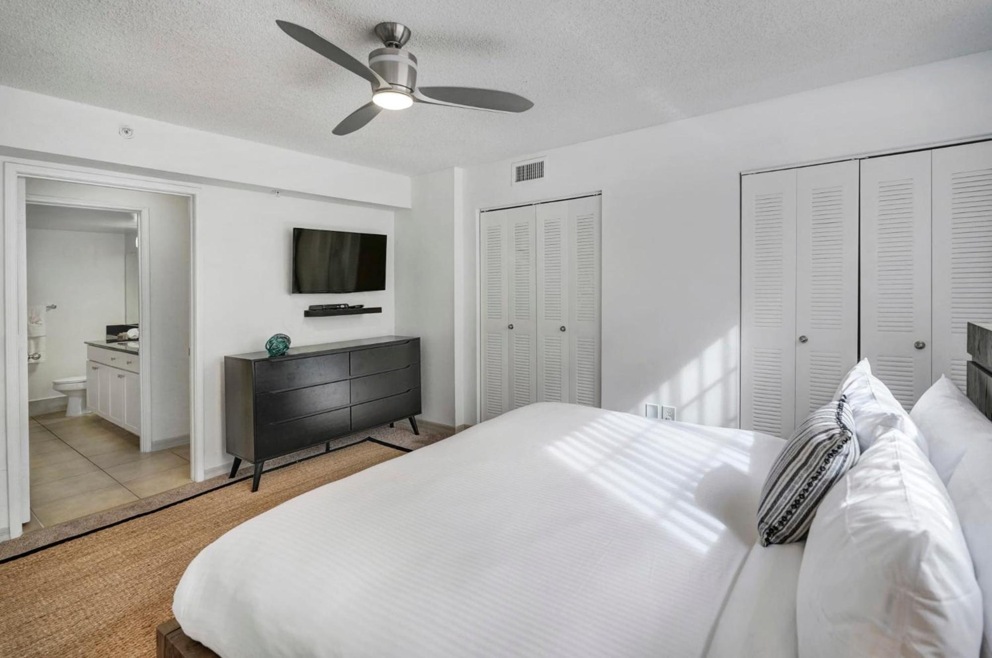 Stylish Modern Apartments at Gables Grand Plaza in Miami