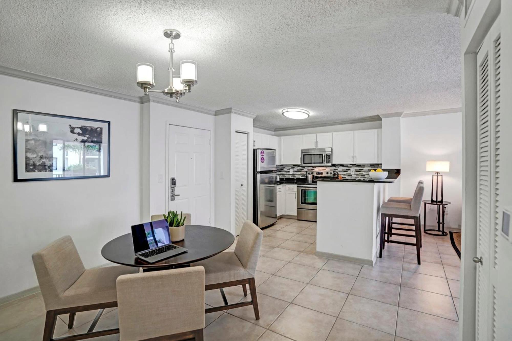 Stylish Modern Apartments at Gables Grand Plaza in Miami