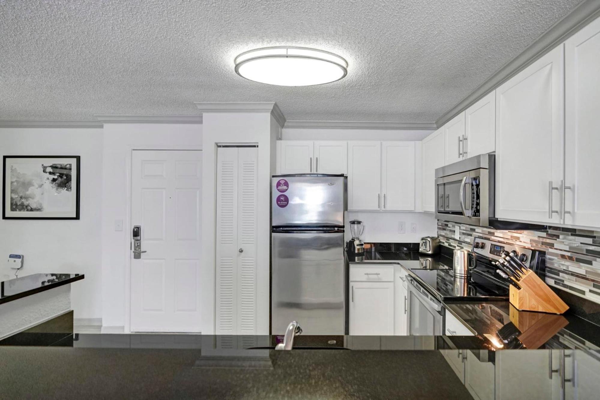 Stylish Modern Apartments at Gables Grand Plaza in Miami