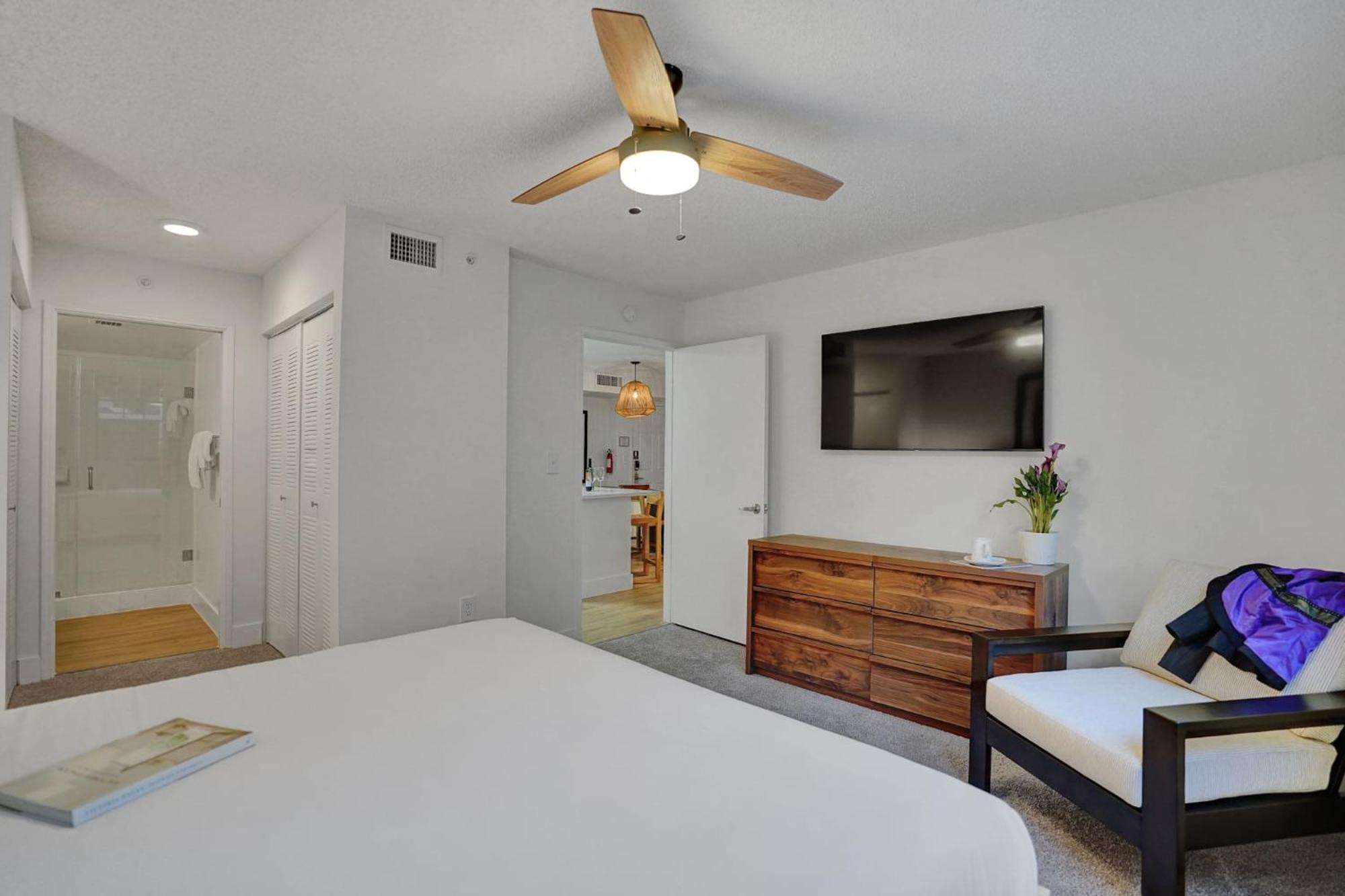 Stylish Modern Apartments at Gables Grand Plaza in Miami
