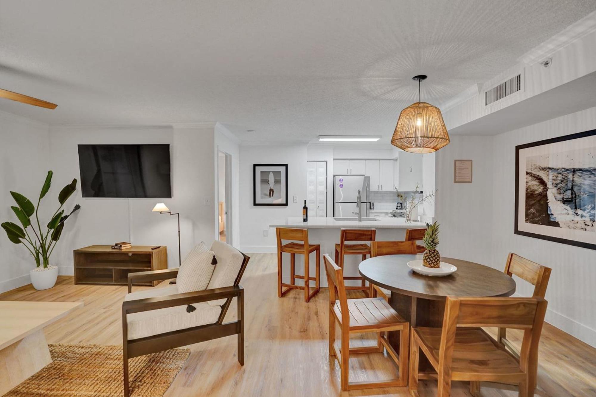 Stylish Modern Apartments at Gables Grand Plaza in Miami